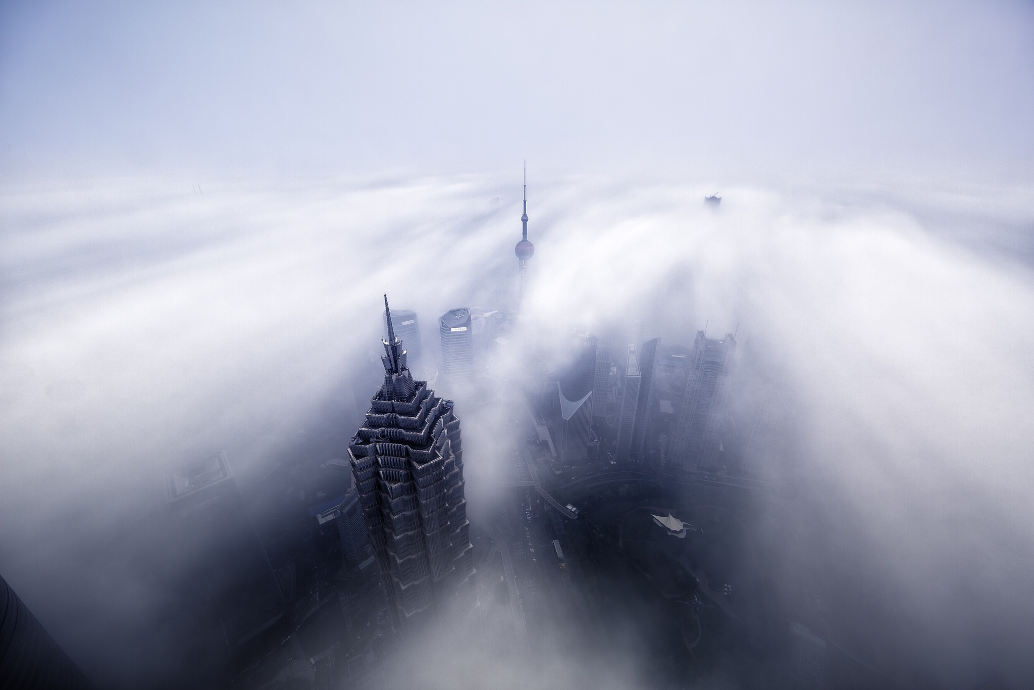 Laden Sie das Städte, Wolkenkratzer, Gebäude, Nebel, China, Menschengemacht, Luftbildfotografie, Schanghai-Bild kostenlos auf Ihren PC-Desktop herunter