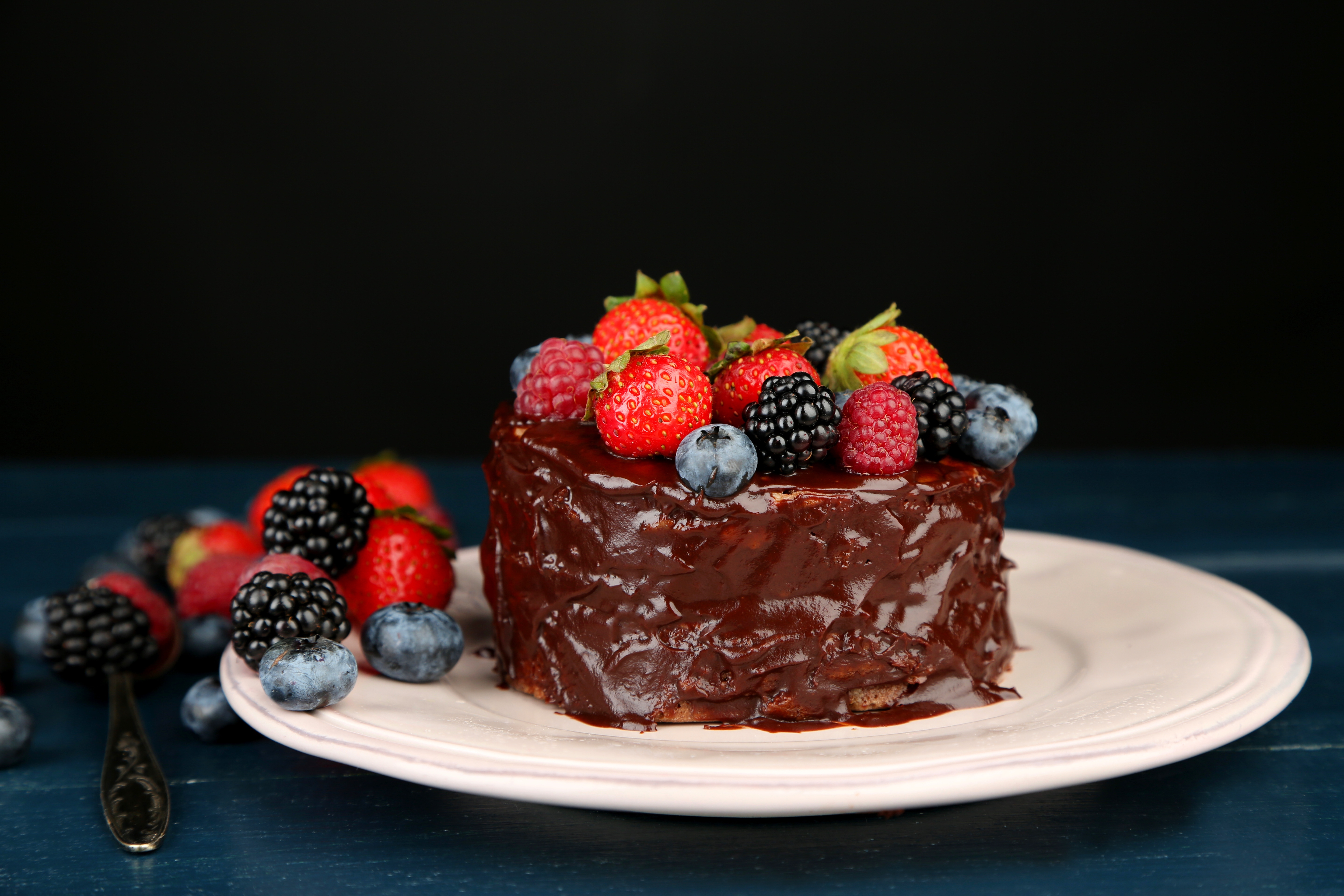 blueberry, food, cake, blackberry, chocolate, dessert, raspberry, strawberry