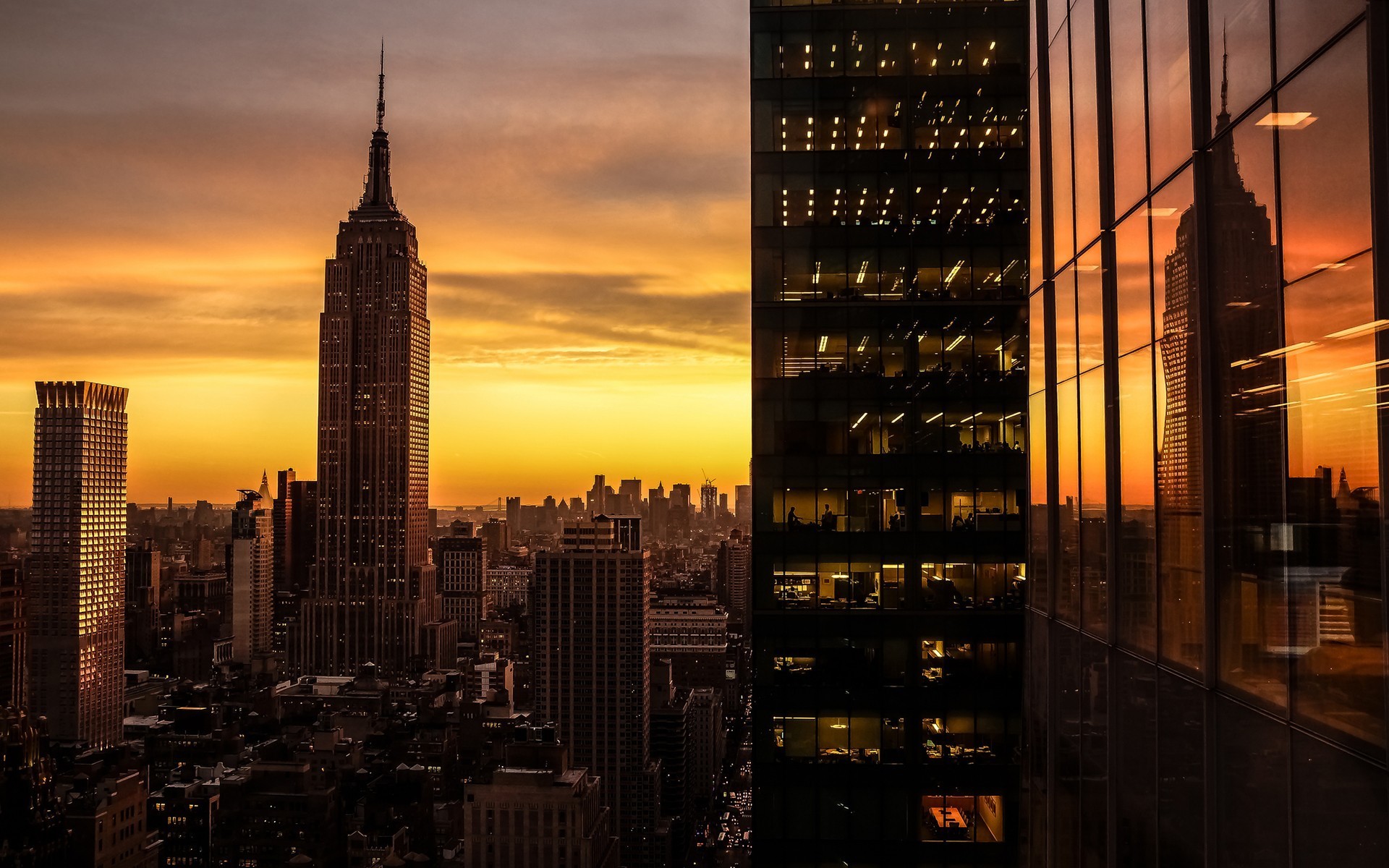 410971 скачать картинку небоскрёб, нью йорк, сделано человеком, городской пейзаж, эмпайр стейт билдинг, отражение, закат, окно, города - обои и заставки бесплатно