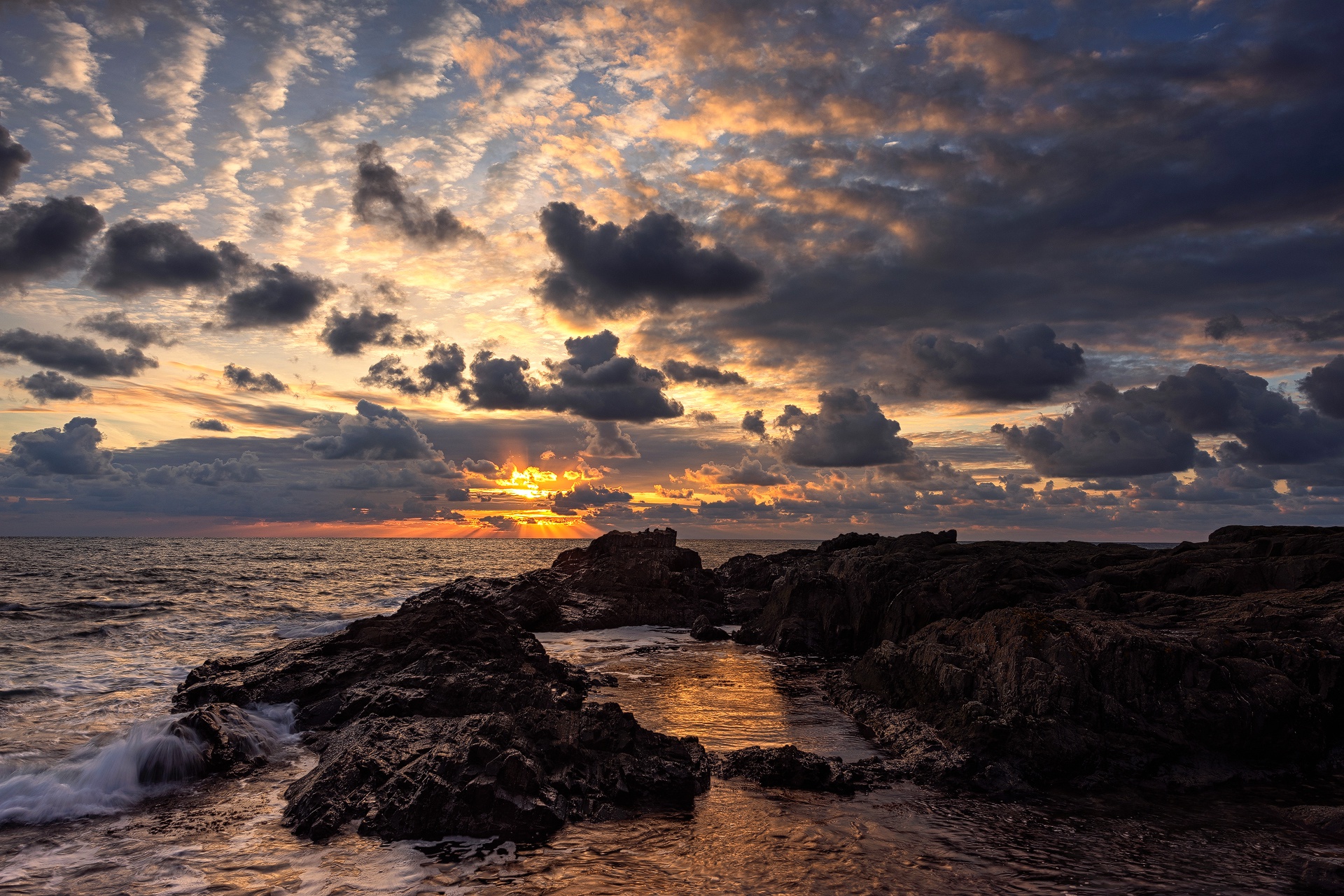 Free download wallpaper Nature, Sunset, Horizon, Ocean, Earth, Cloud on your PC desktop