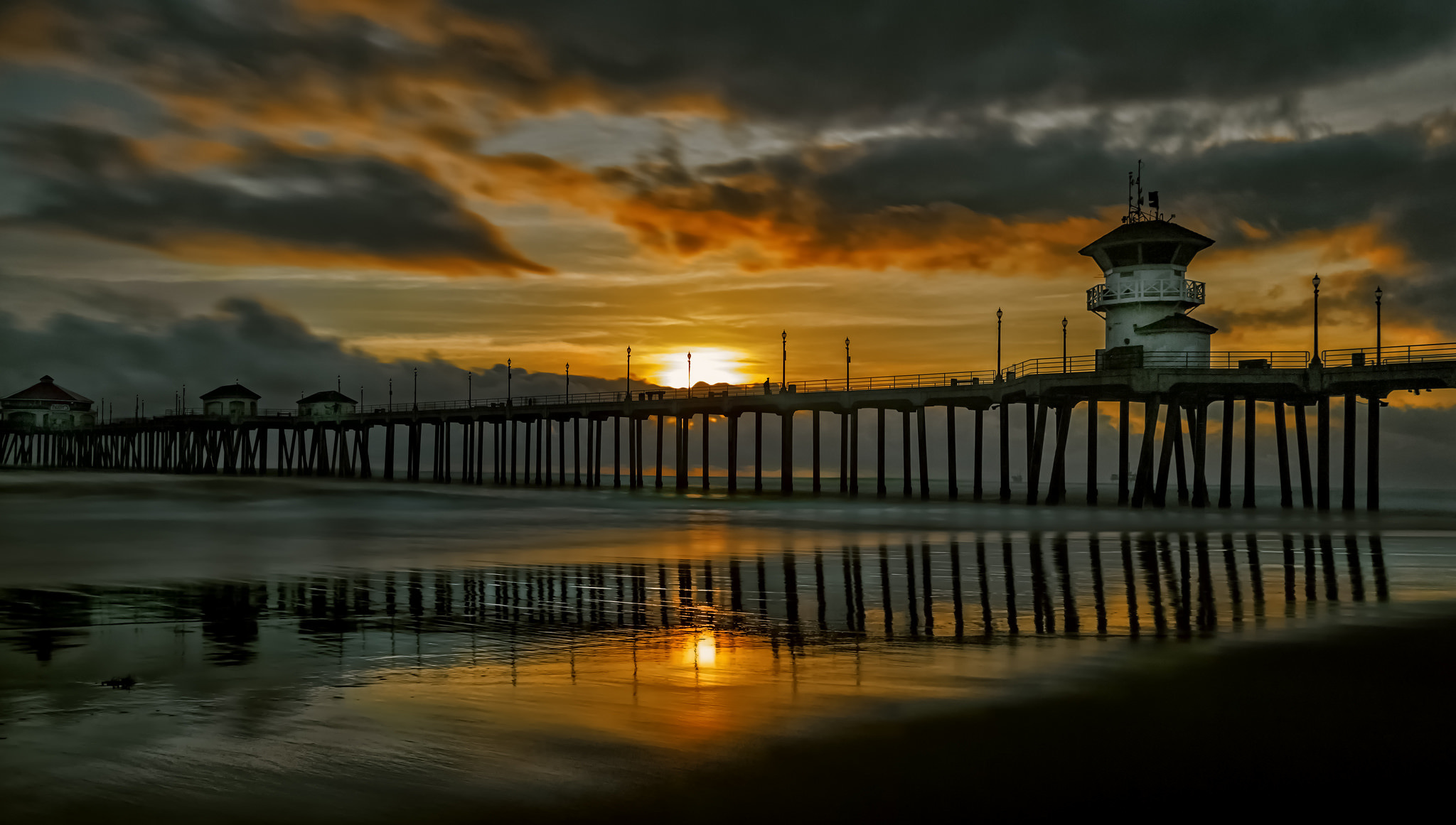 Descarga gratis la imagen Cielo, Muelle, Océano, Atardecer, Hecho Por El Hombre, Reflejo en el escritorio de tu PC