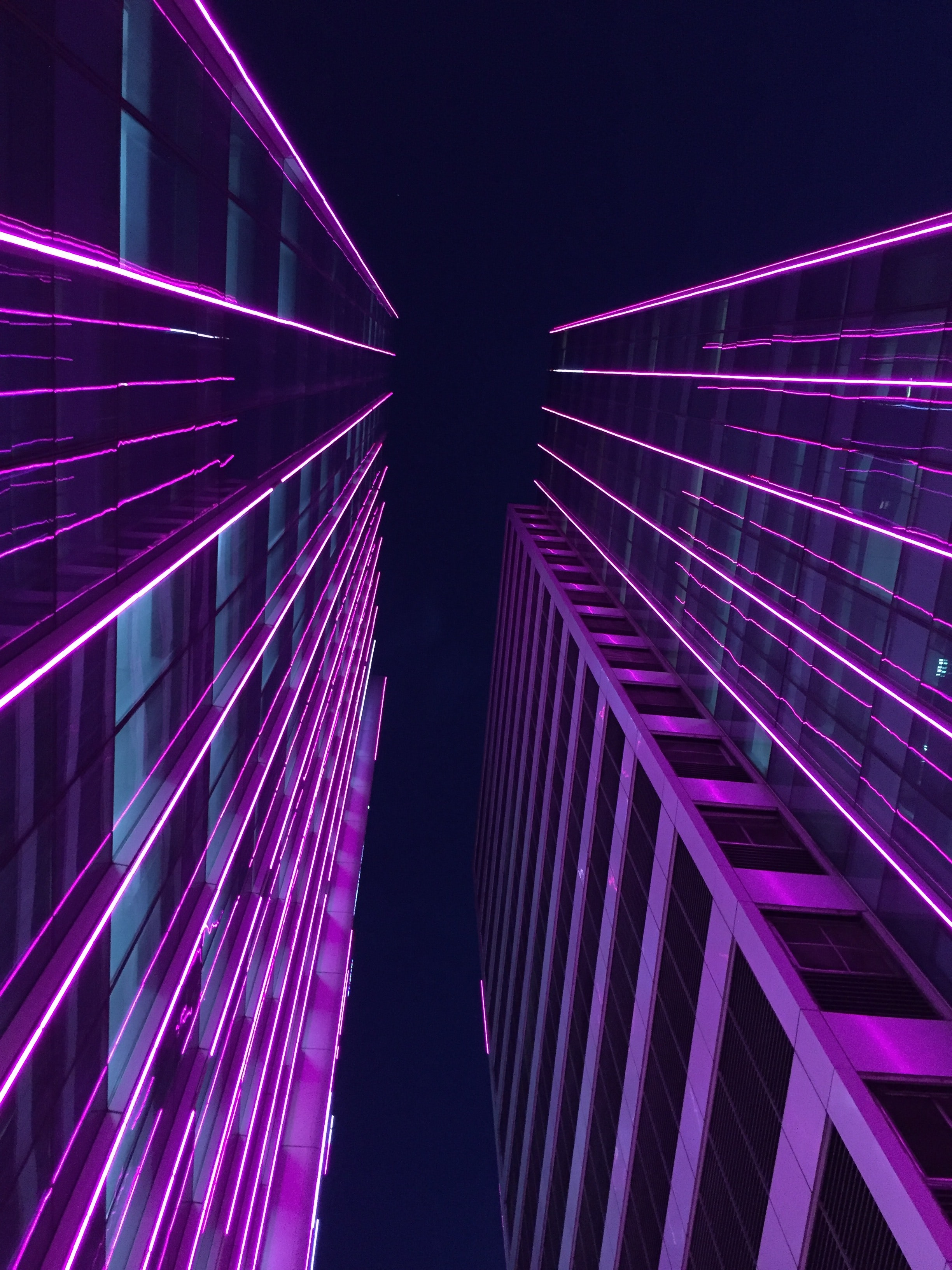 無料モバイル壁紙建物, 高層ビル, 高 層 ビル, バックライト, 紫の, 暗い, アーキテクチャ, 闇, 照明, 紫をダウンロードします。
