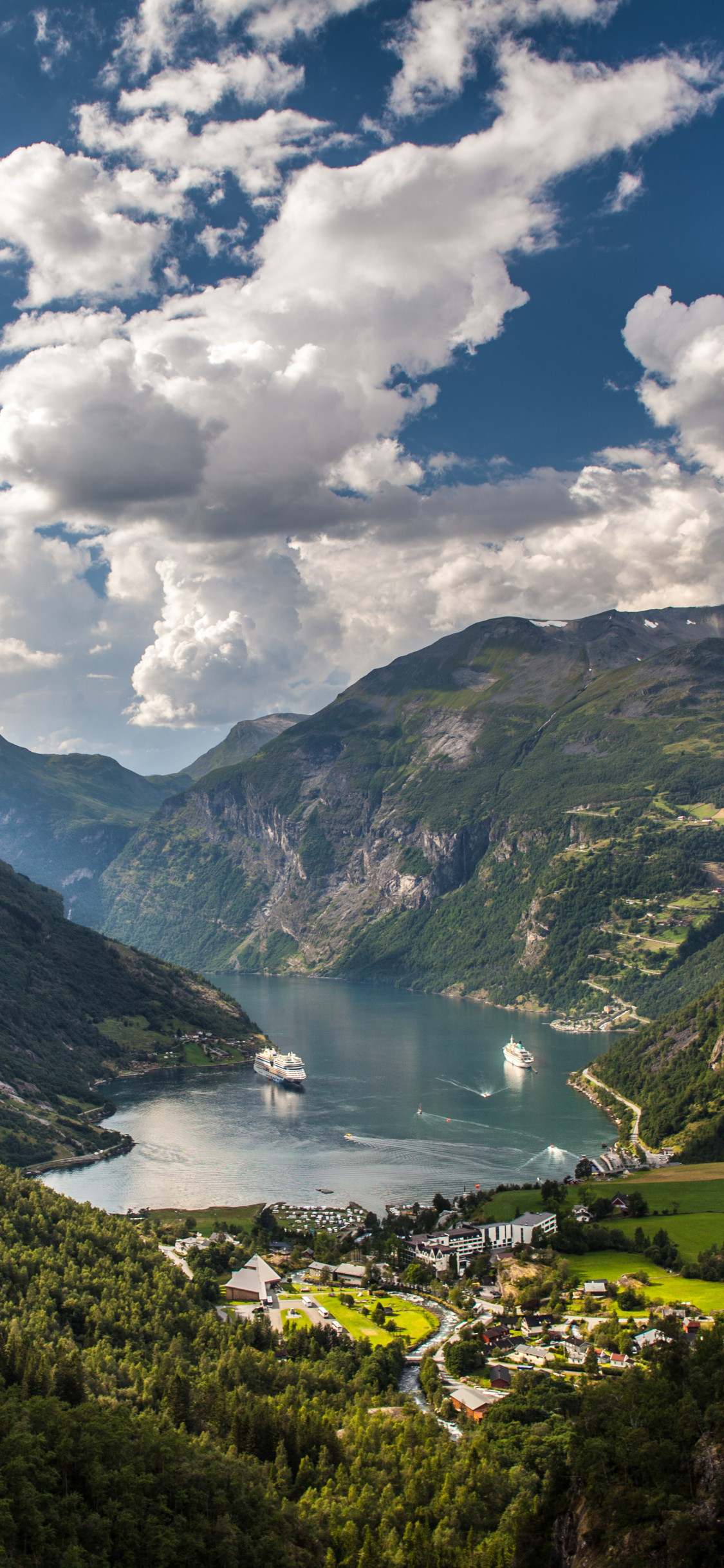1321136 télécharger le fond d'écran scandinavie, terre/nature, geirangerfjord, bateau de croisière, fjord, norvège, geiranger, montagne, nuage - économiseurs d'écran et images gratuitement