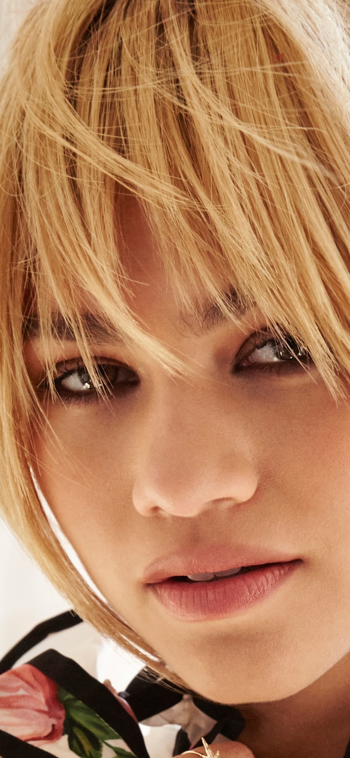Download mobile wallpaper Singer, Blonde, Face, American, Celebrity, Actress, Zendaya for free.