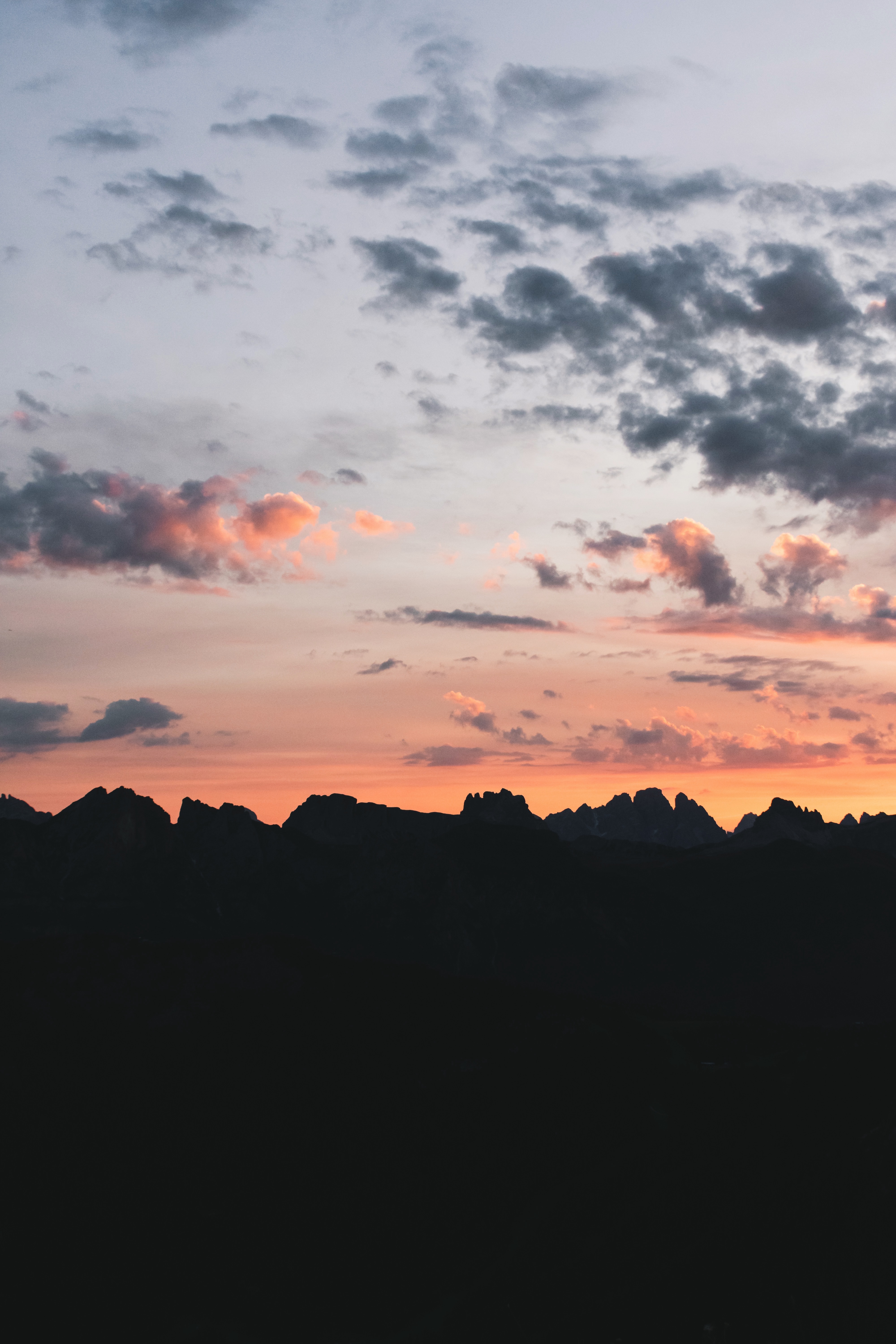 Handy-Wallpaper Sunset, Mountains, Twilight, Dämmerung, Landschaft, Dunkel kostenlos herunterladen.