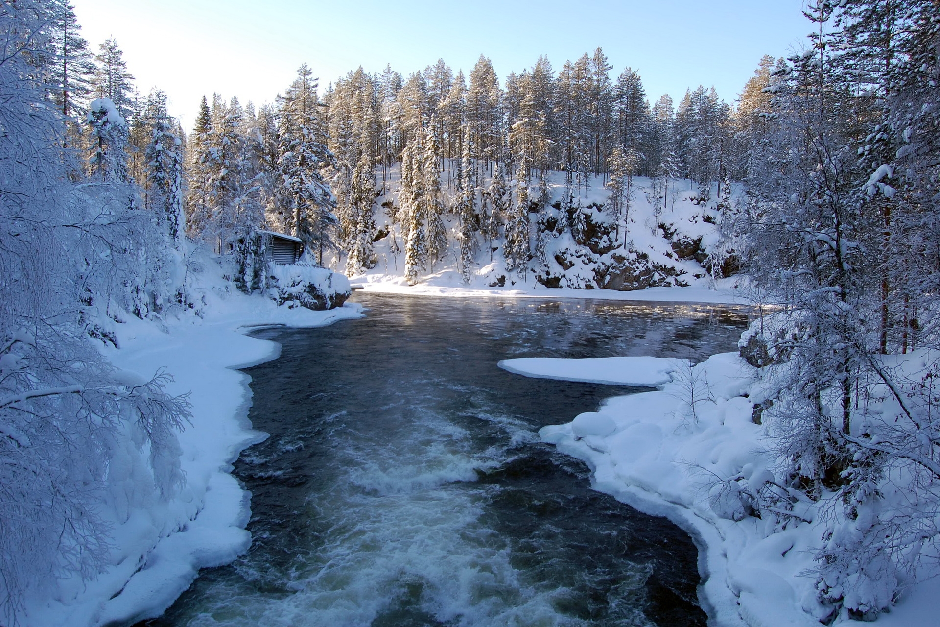 Скачать картинку Финляндия, Поток, Снег, Деревья, Река, Лед, Природа, Иней в телефон бесплатно.