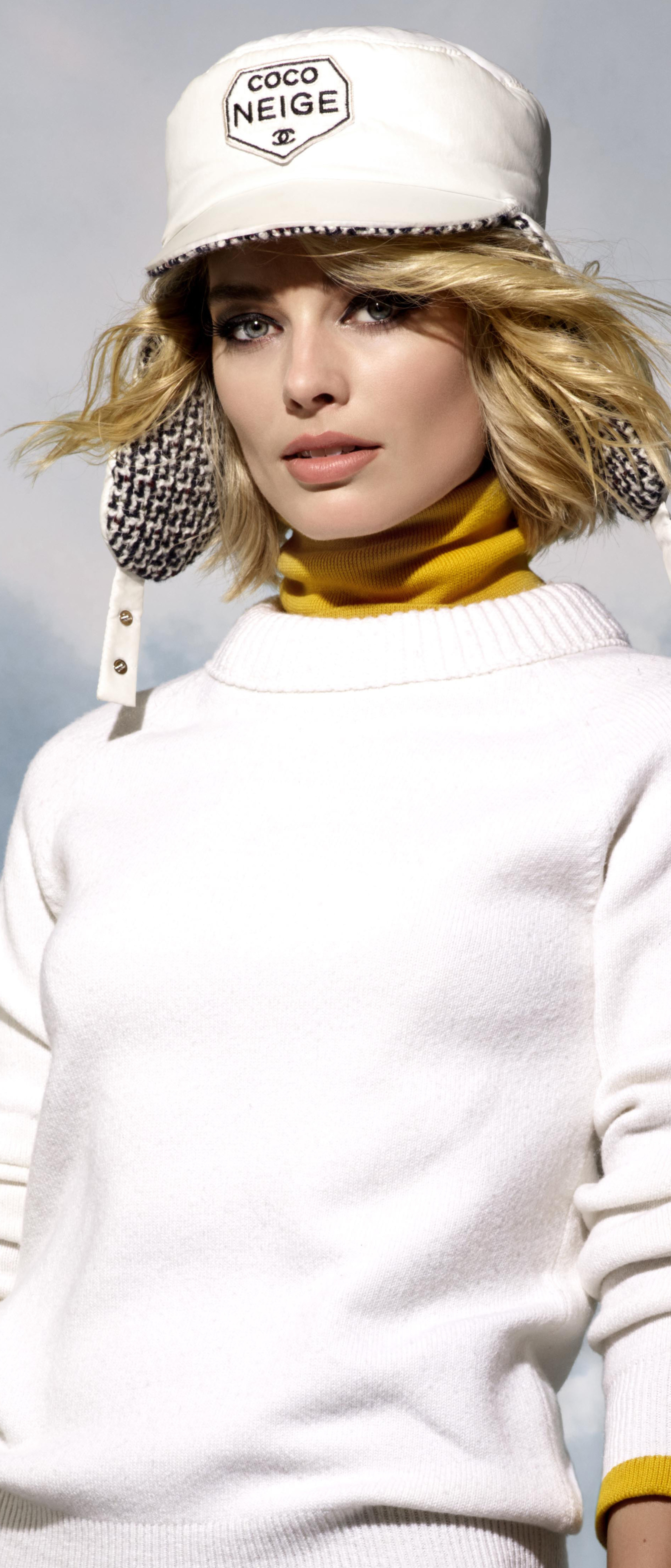 Download mobile wallpaper Blonde, Hat, Celebrity, Actress, Australian, Margot Robbie for free.