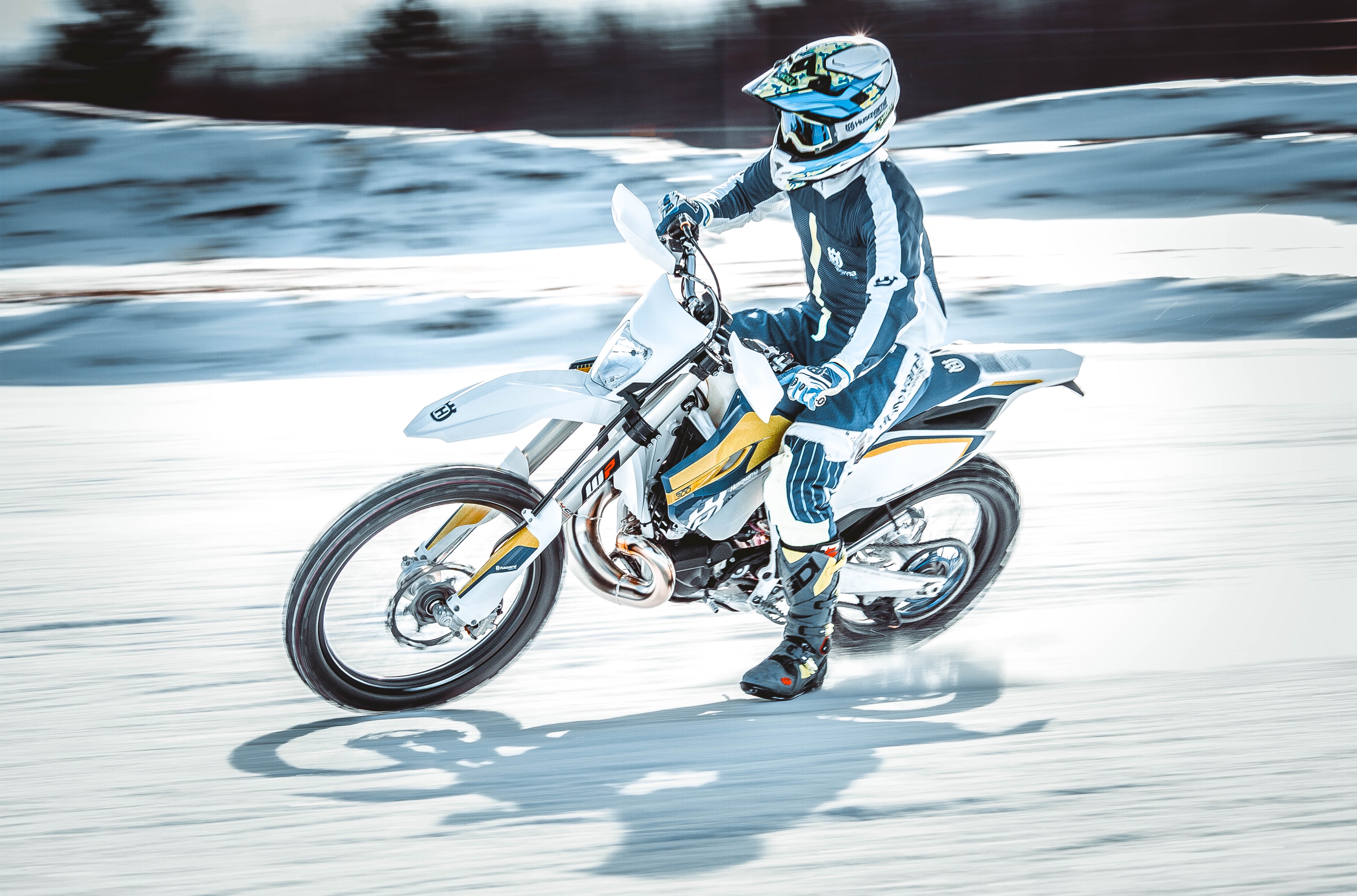 snow, motorcycles, motorcyclist, speed Desktop home screen Wallpaper