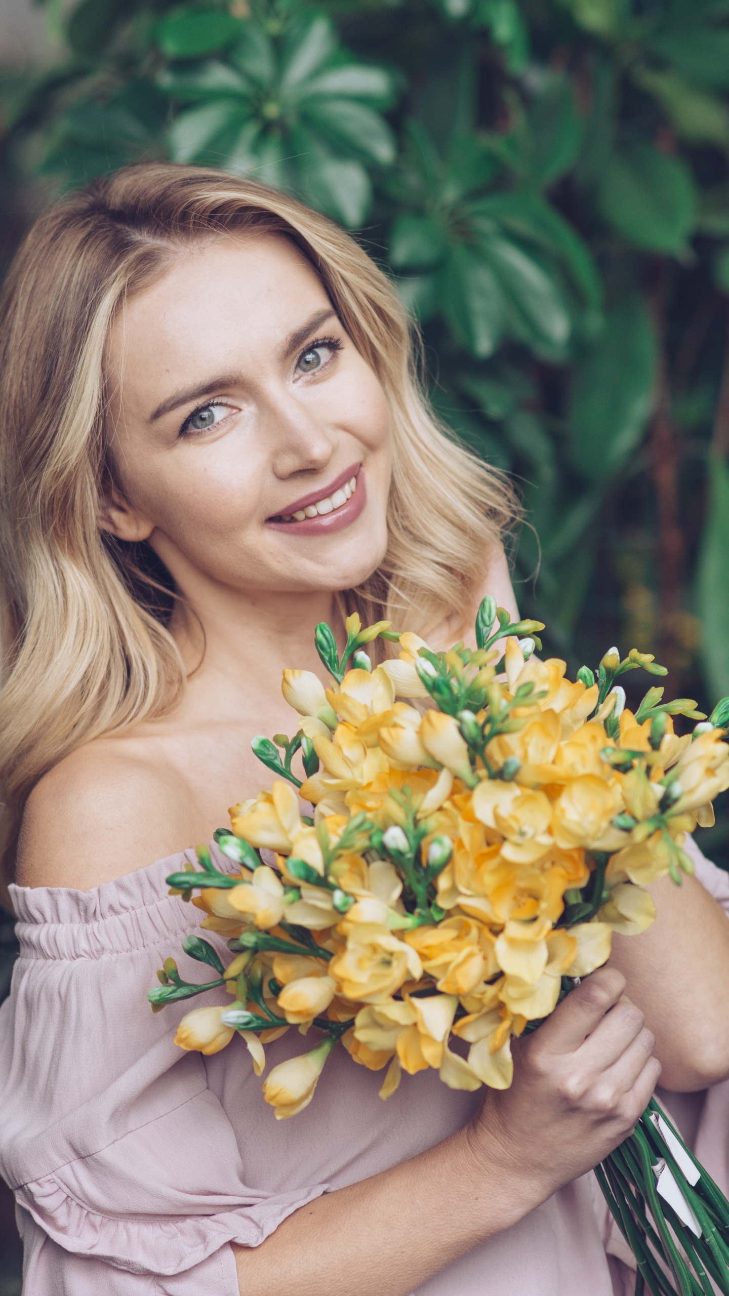 Download mobile wallpaper Bouquet, Smile, Blonde, Model, Women for free.