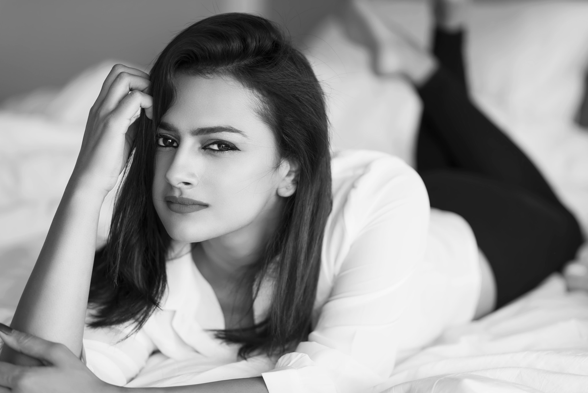 Download mobile wallpaper Indian, Celebrity, Black & White, Long Hair, Actress, Shraddha Srinath for free.