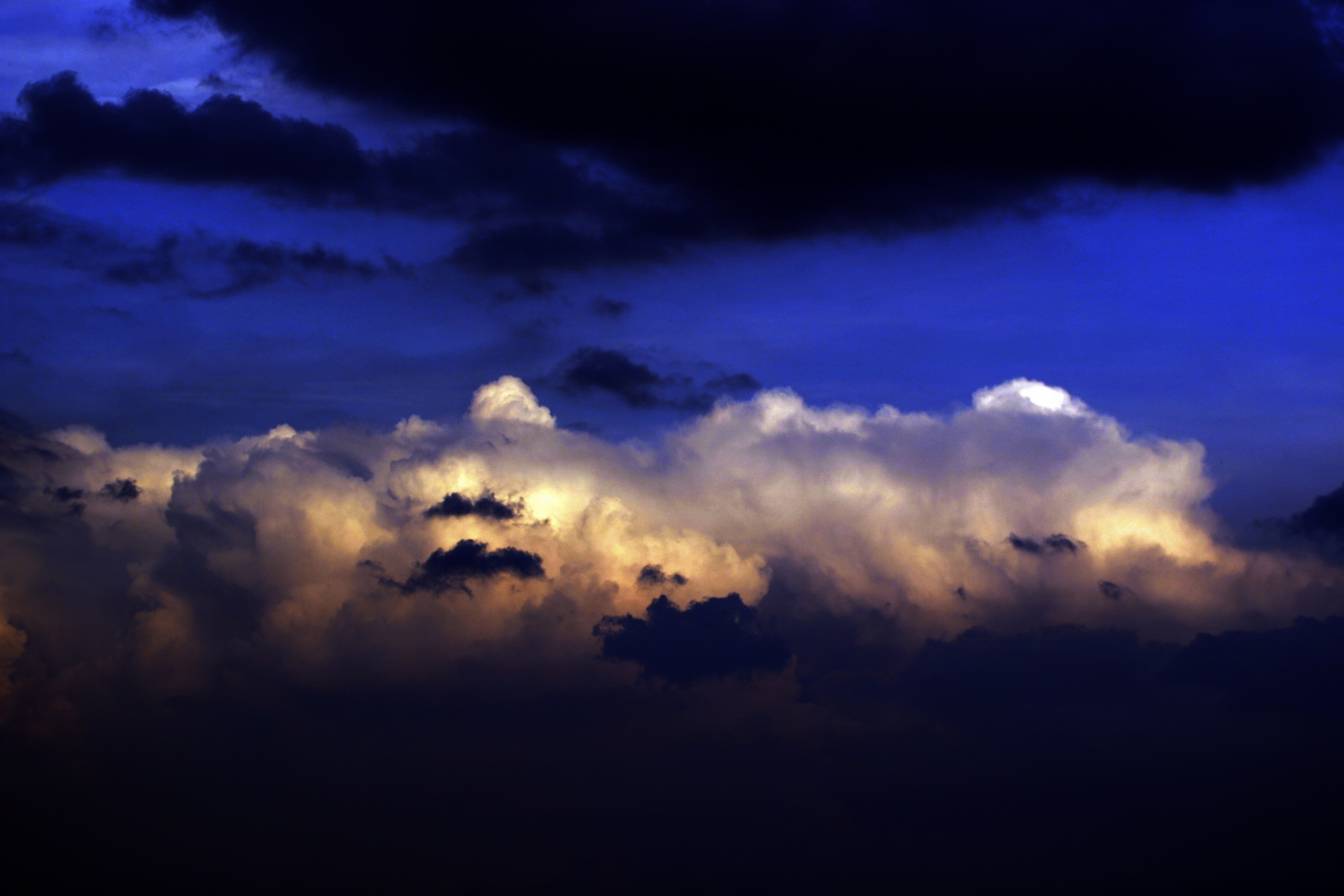 70155壁紙のダウンロード雲, 青, 闇, 暗い, 黒い, 青い, レイヤー, 層, 色, 白い-スクリーンセーバーと写真を無料で