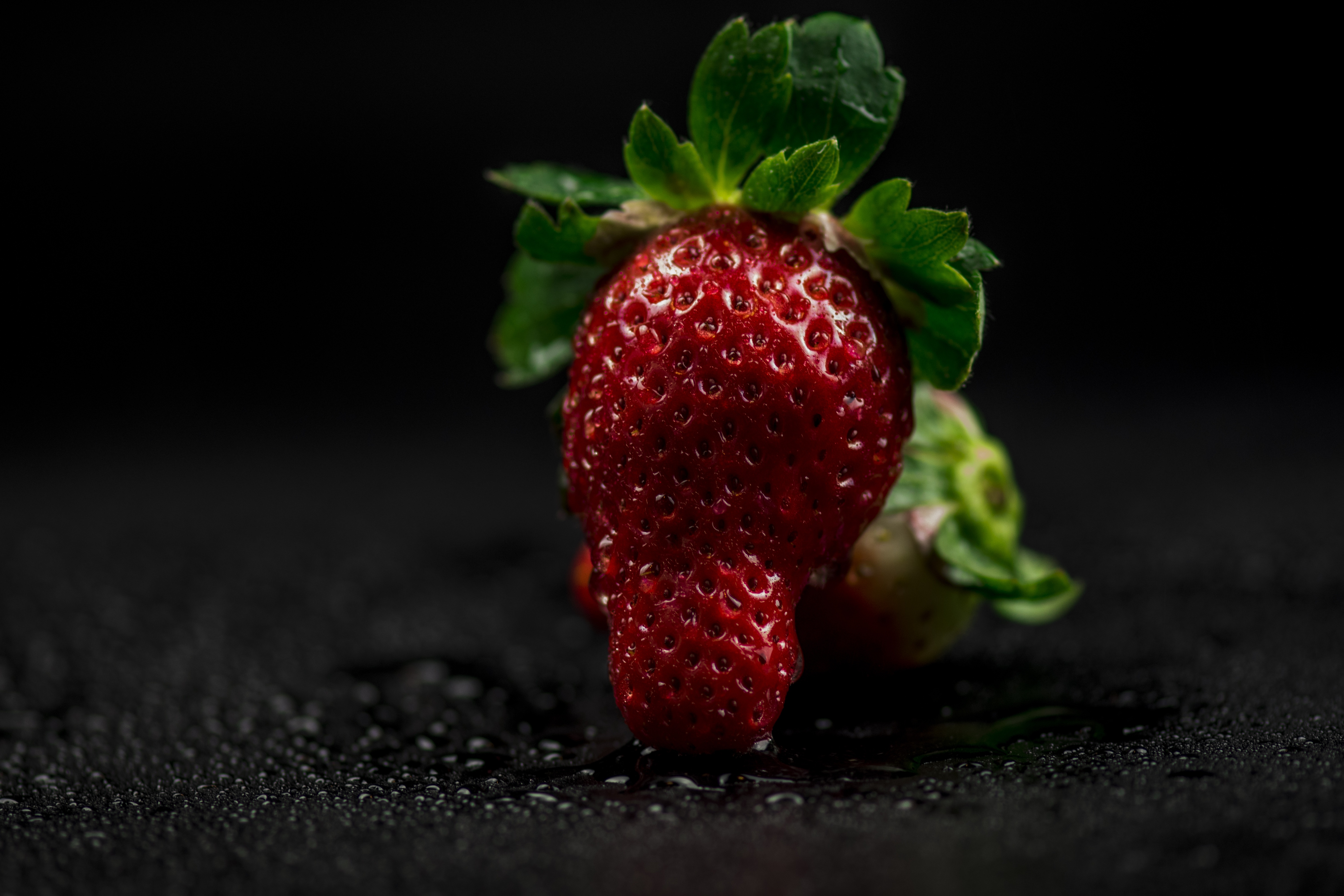 Free download wallpaper Macro, Berry, Strawberry, Light, Close Up, Light Coloured on your PC desktop