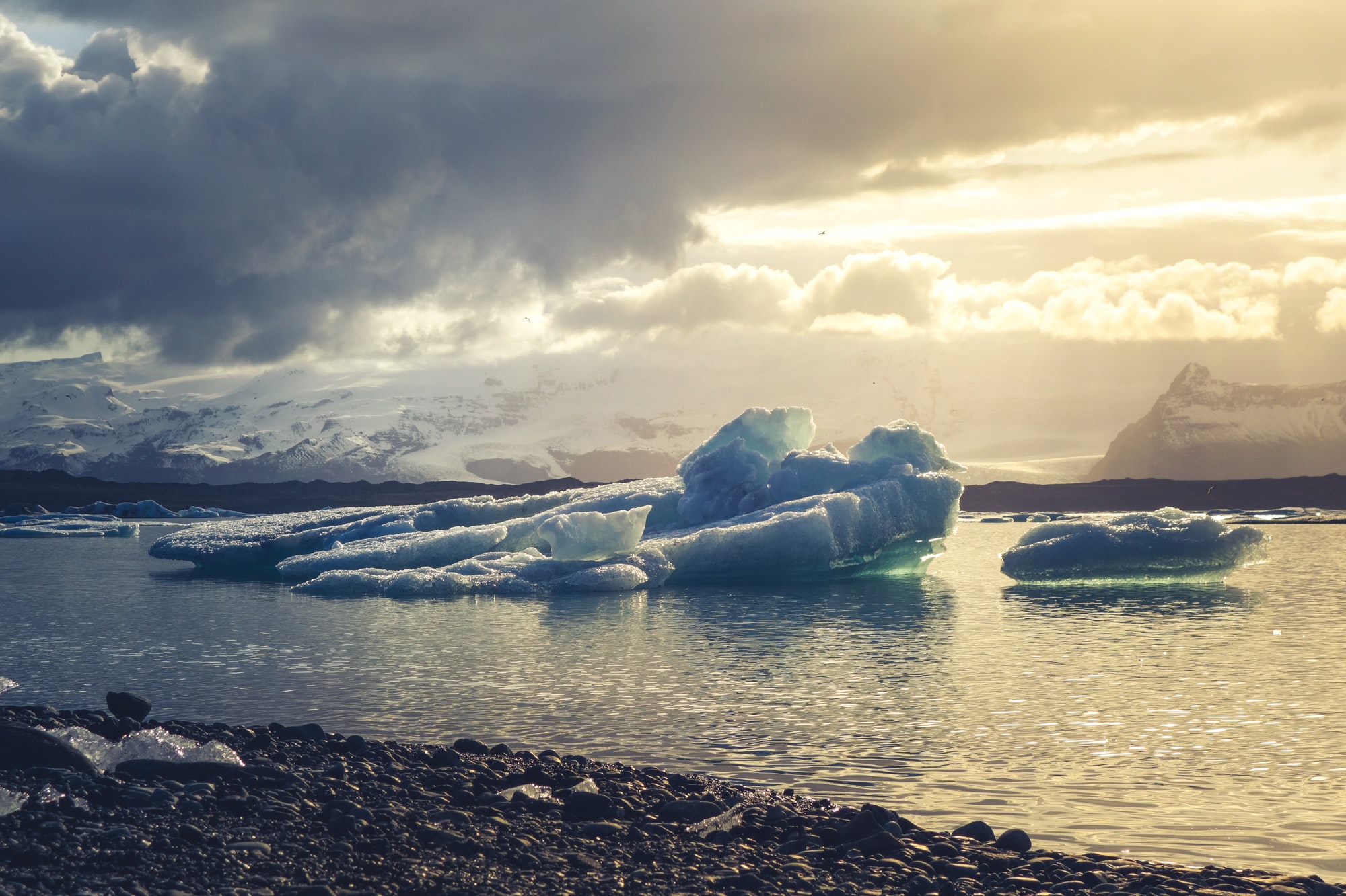 Скачати мобільні шпалери Природа, Лід, Земля, Ісландія, Айсберг безкоштовно.