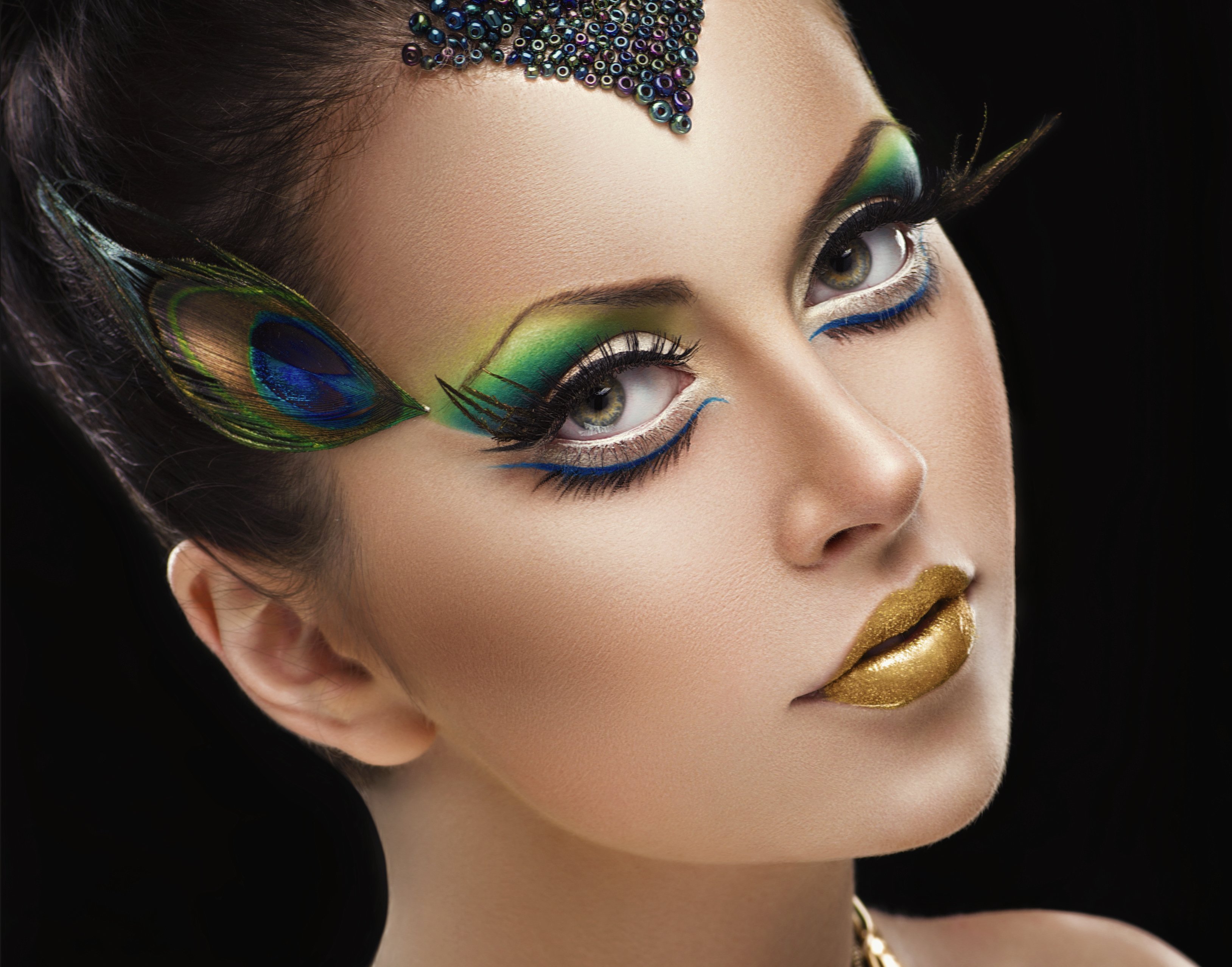 Free download wallpaper Feather, Face, Eye, Brunette, Women, Lips, Makeup, Green Eyes on your PC desktop
