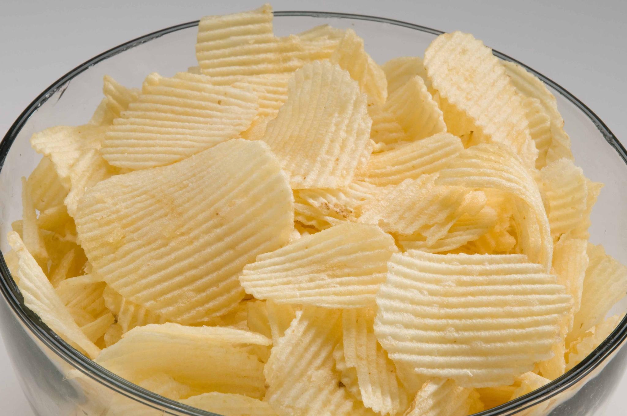 822190 Bild herunterladen nahrungsmittel, chips, kartoffelchips, snack - Hintergrundbilder und Bildschirmschoner kostenlos