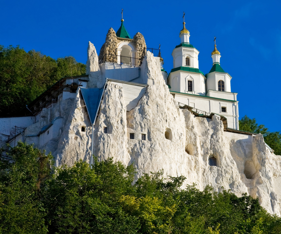 Скачать картинку Гора, Белый, Церковь, Украина, Церкви, Религиозные в телефон бесплатно.