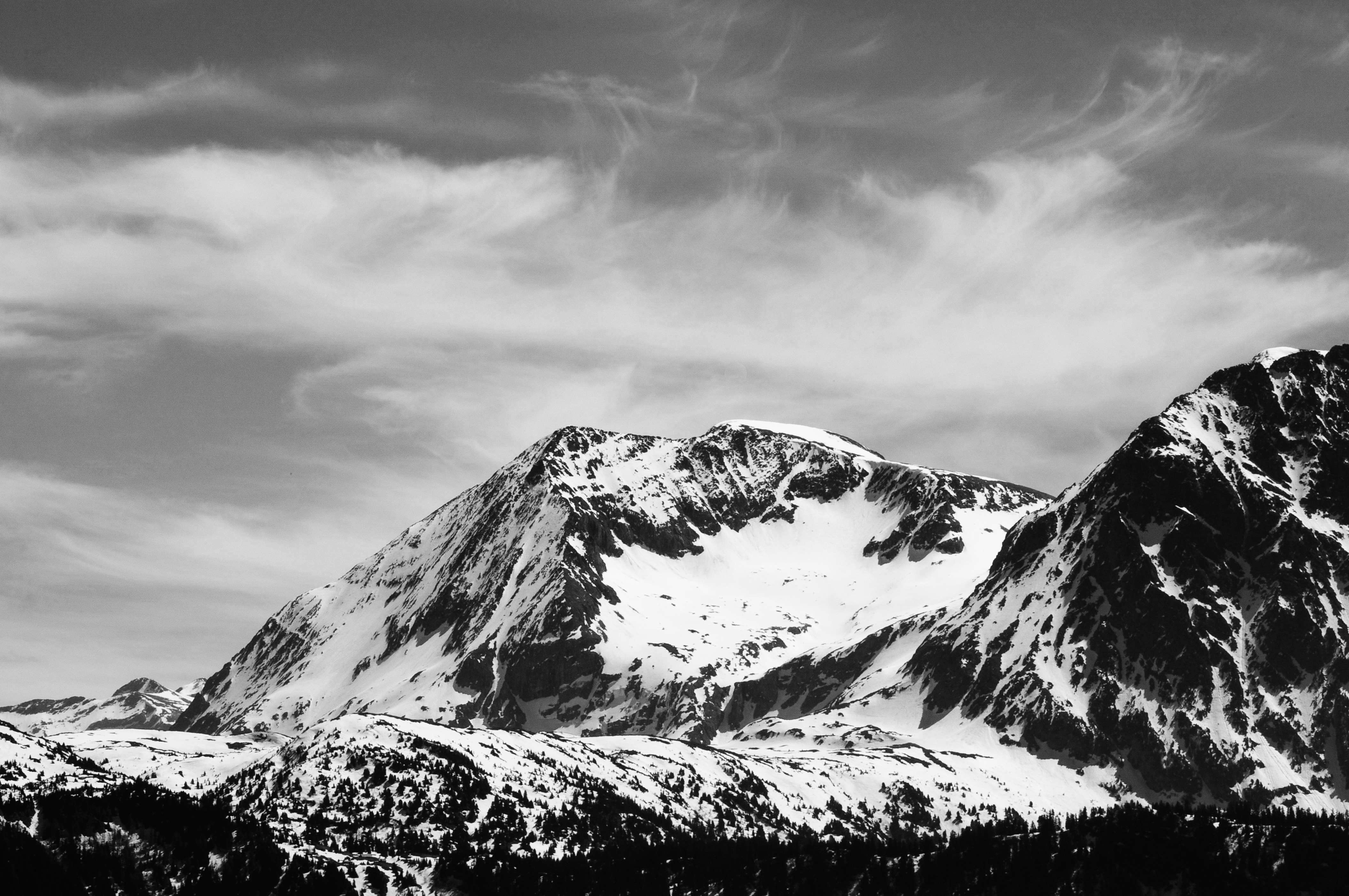 Handy-Wallpaper Natur, Schnee, Gebirge, Schwarz Weiß, Berge, Erde/natur kostenlos herunterladen.