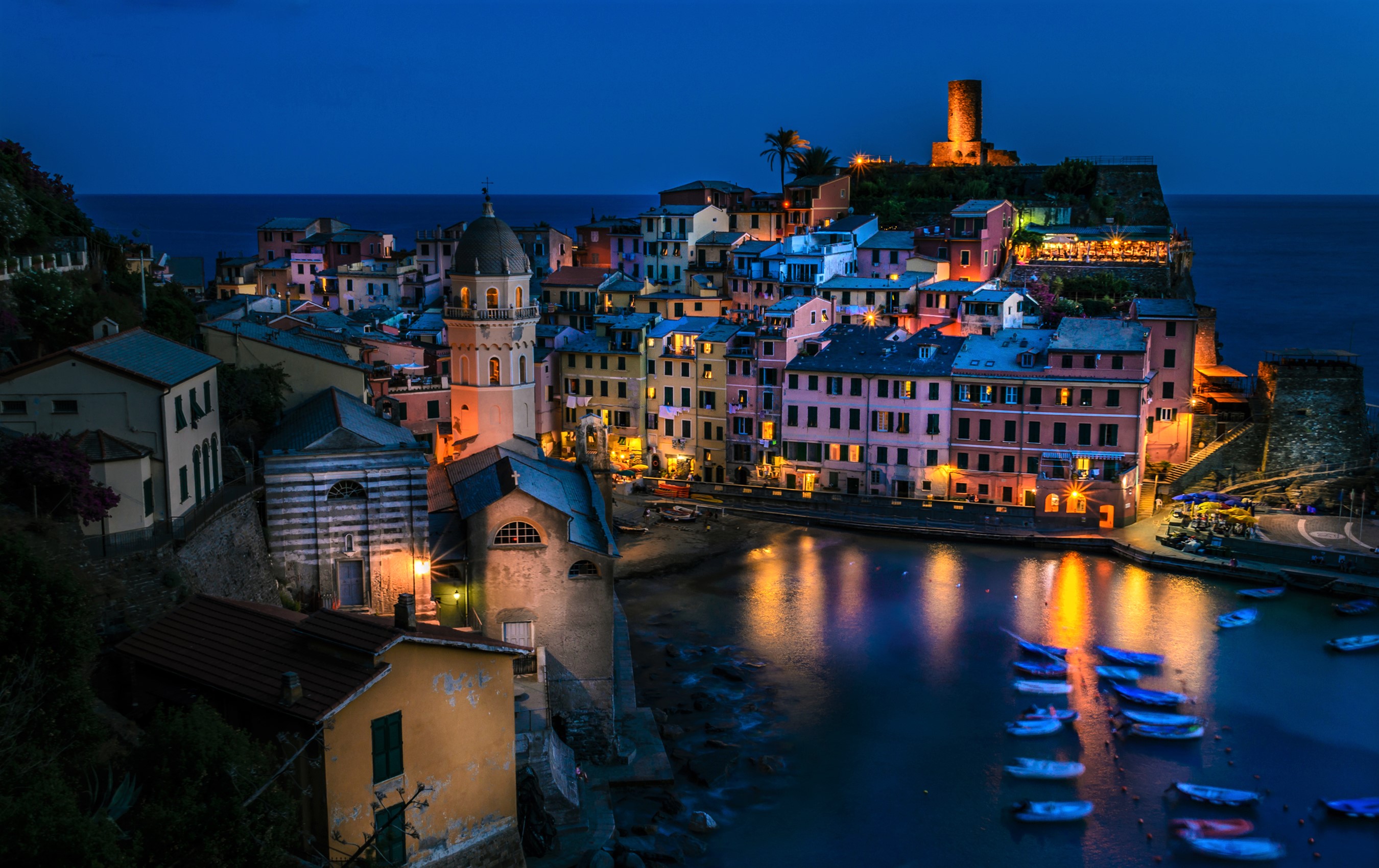 Laden Sie das Städte, Italien, Küste, Licht, Haus, Dorf, Nacht, Vernazza, Menschengemacht-Bild kostenlos auf Ihren PC-Desktop herunter