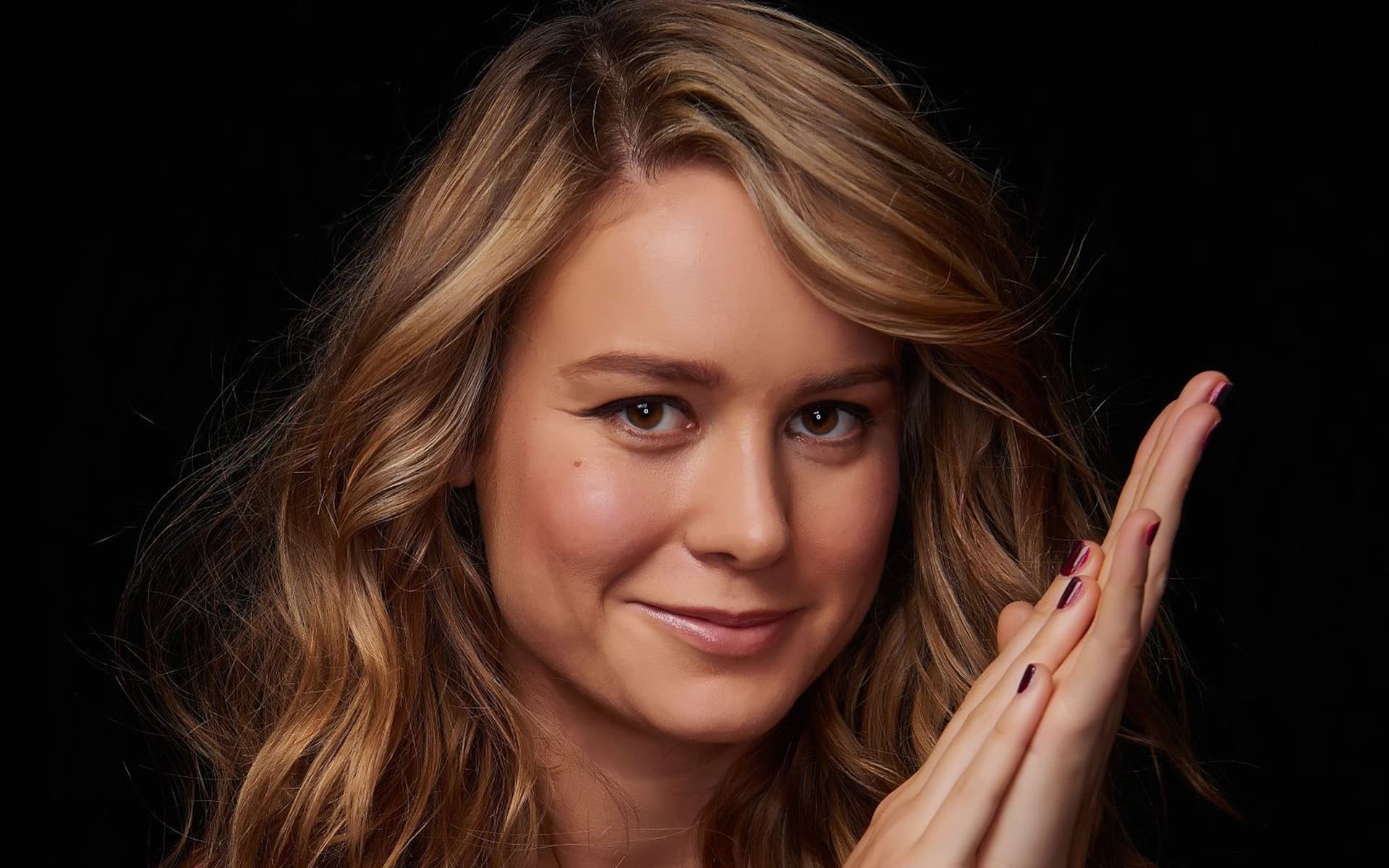 Handy-Wallpaper Gesicht, Blondinen, Berühmtheiten, Darstellerin, Brie Larson kostenlos herunterladen.