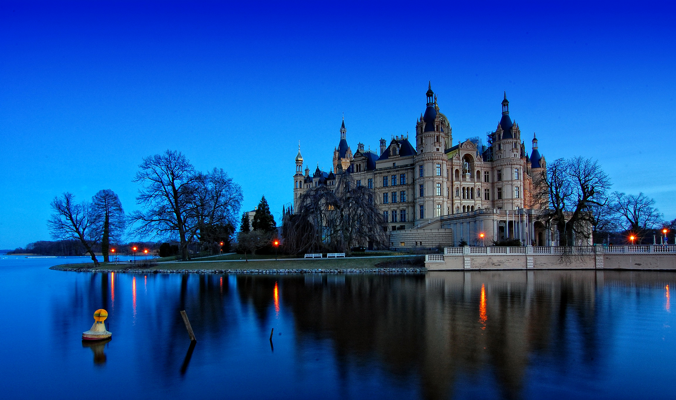 Free download wallpaper Building, Evening, Germany, Man Made, Castle, Schwerin Palace on your PC desktop