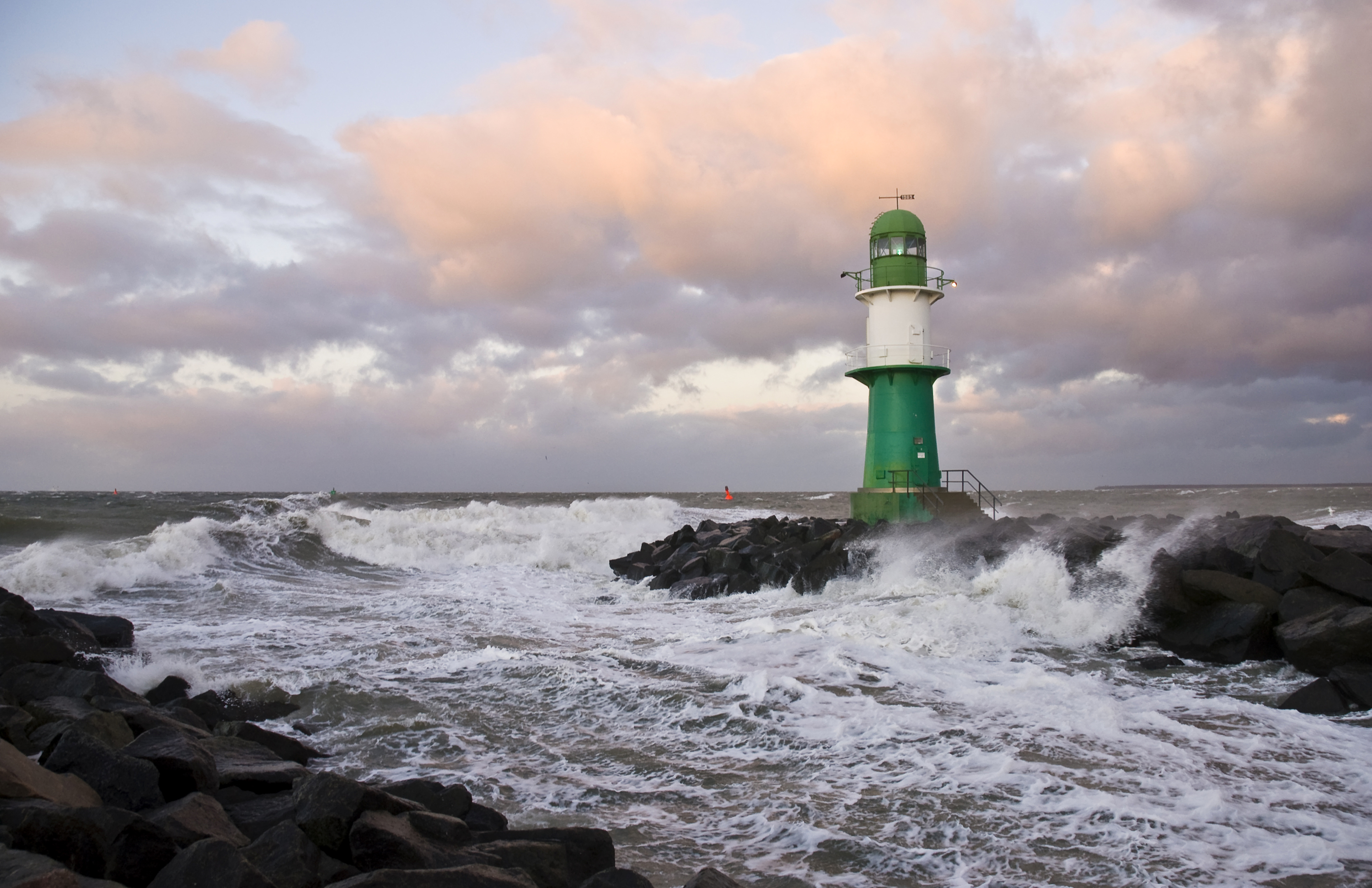 Laden Sie das Horizont, Ozean, Leuchtturm, Sturm, Welle, Meer, Menschengemacht-Bild kostenlos auf Ihren PC-Desktop herunter
