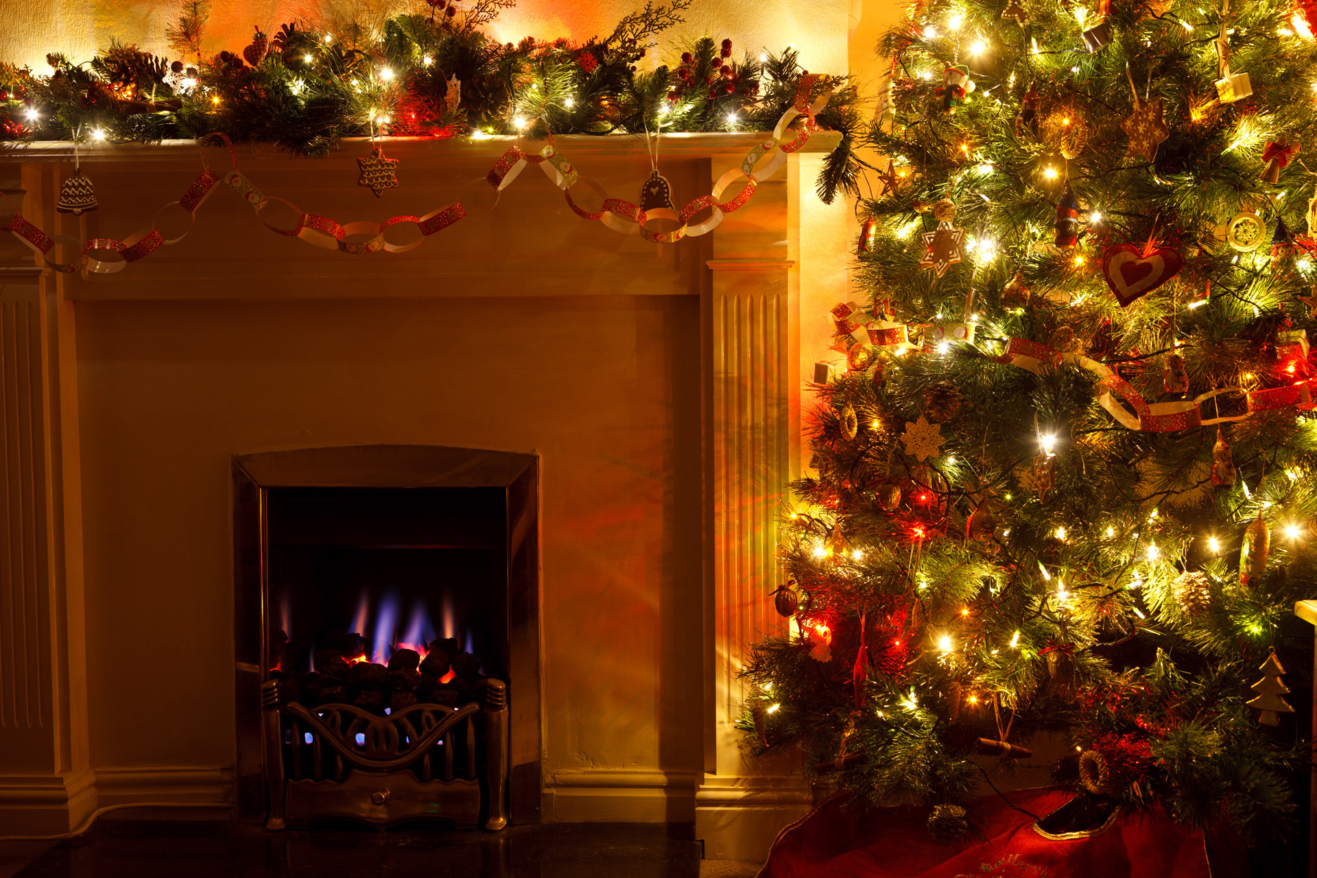Download mobile wallpaper Fire, Christmas, Holiday, Room, Christmas Tree, Fireplace, Christmas Ornaments, Christmas Lights for free.