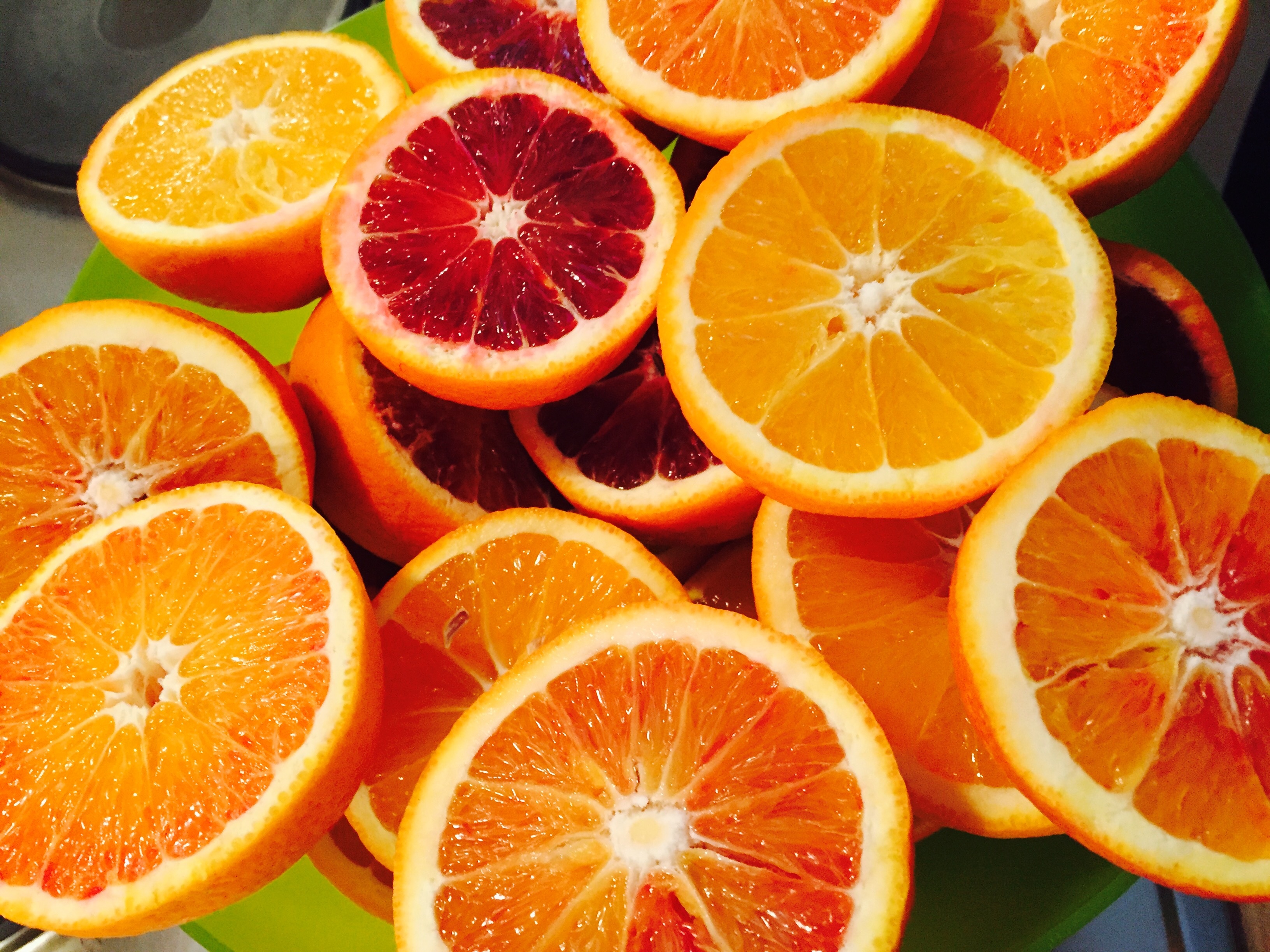 142866 завантажити картинку фрукти, їжа, апельсини, цитрус, цитрусові, стиглий, стиглі, зріз, розділ, соковиті, соковитий - шпалери і заставки безкоштовно