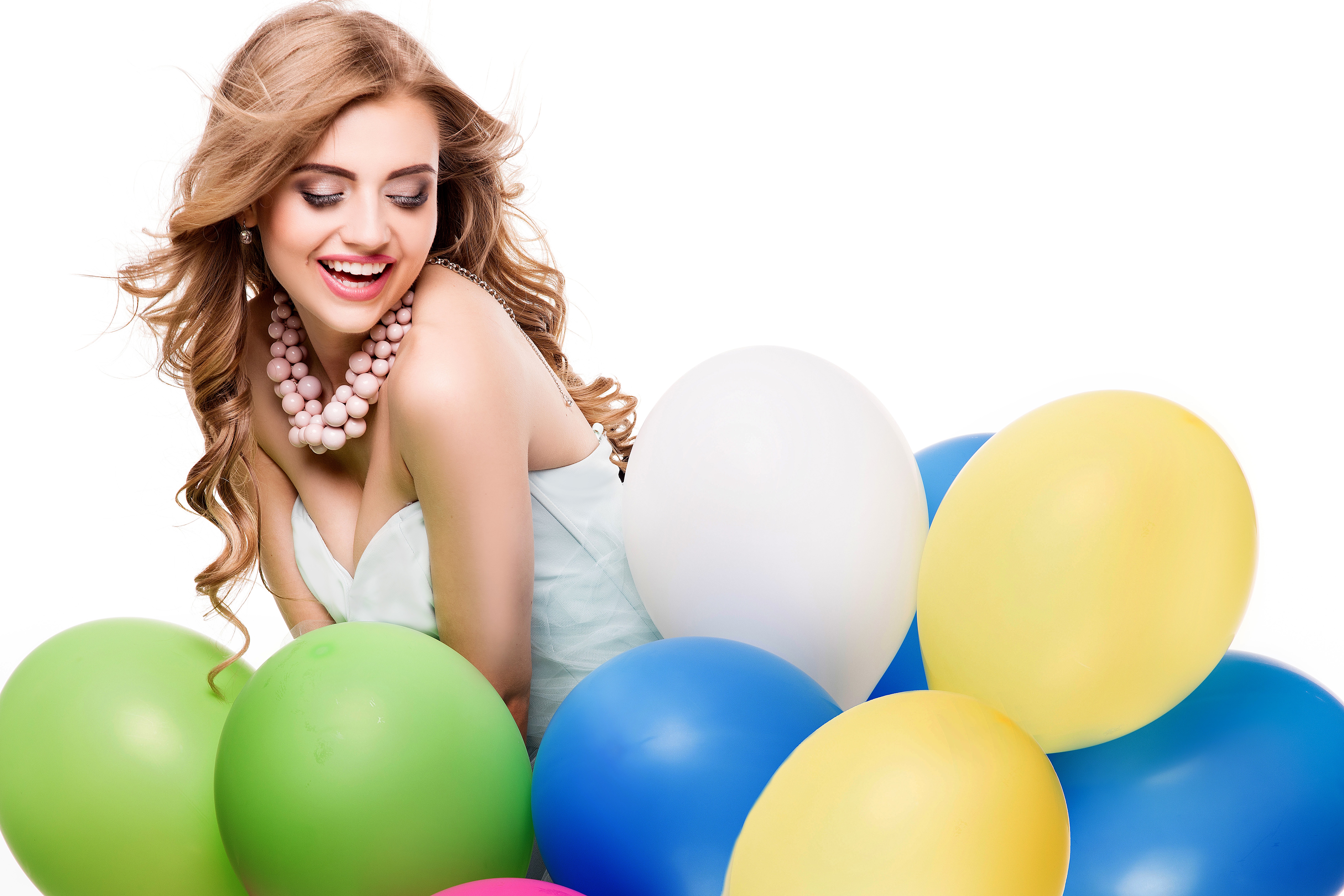 Free download wallpaper Balloon, Smile, Mood, Blonde, Model, Women, Necklace on your PC desktop