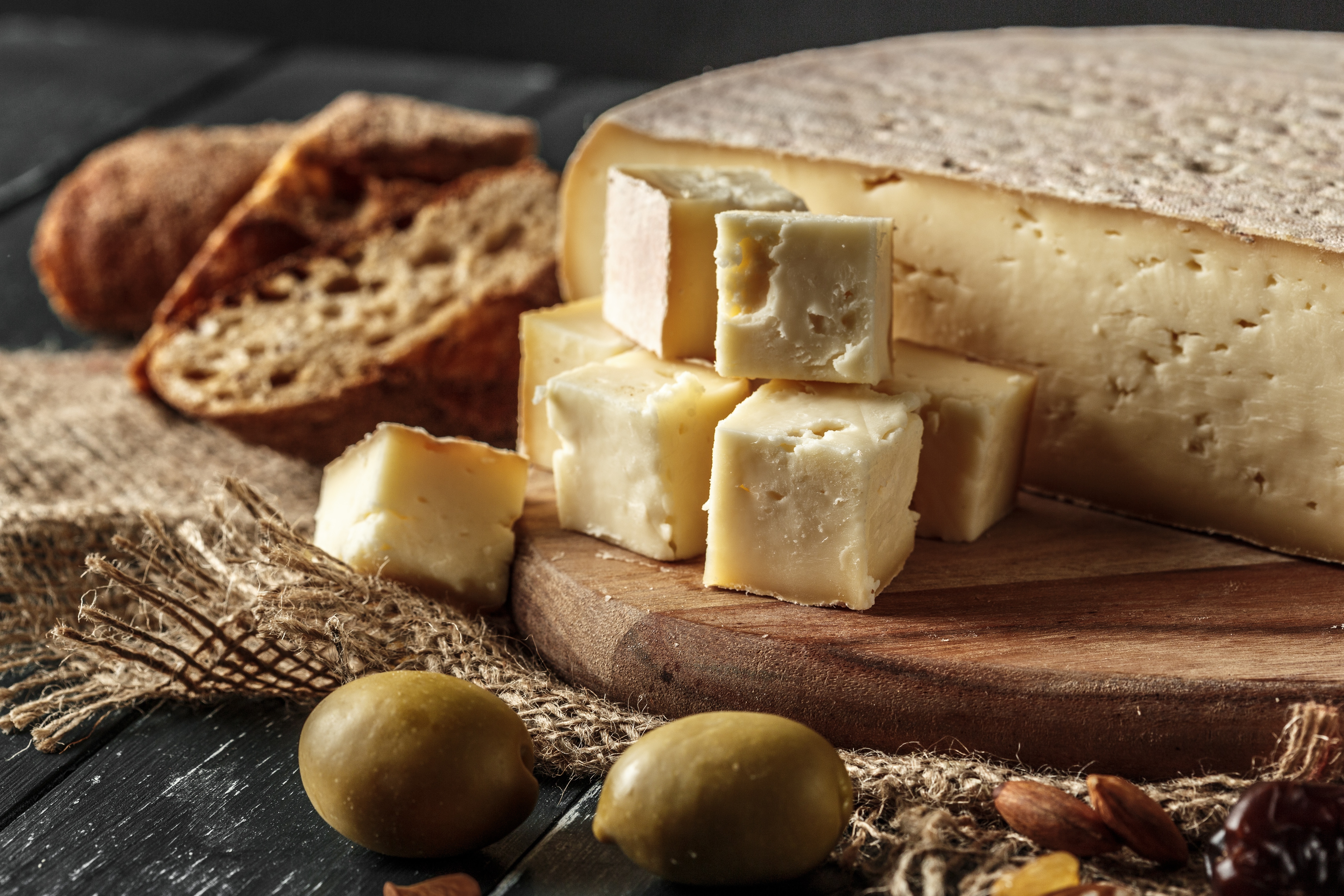 Laden Sie das Käse, Olive, Nahrungsmittel-Bild kostenlos auf Ihren PC-Desktop herunter