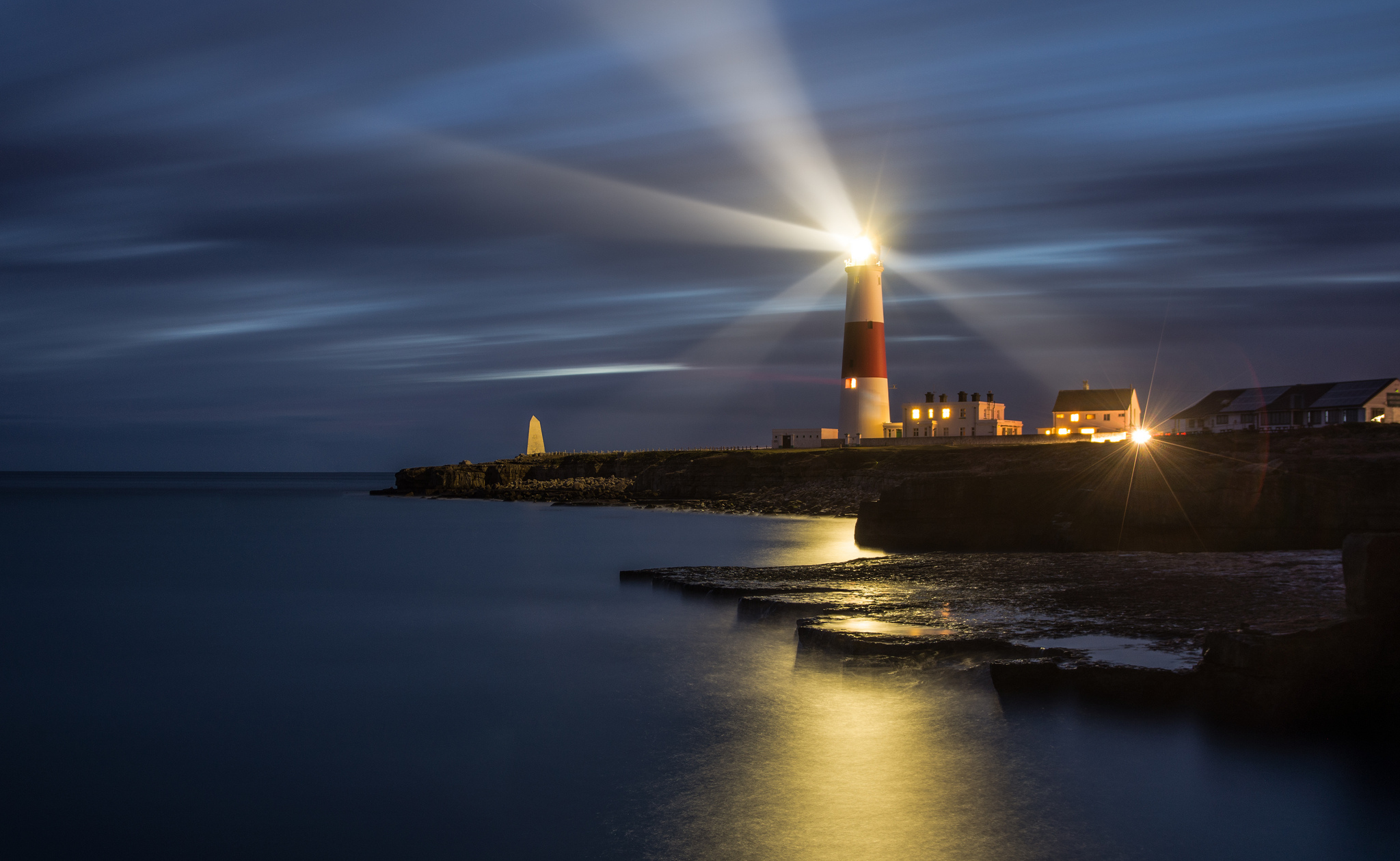 PCデスクトップに灯台, 海岸, 光, 夜, イングランド, マンメイド画像を無料でダウンロード