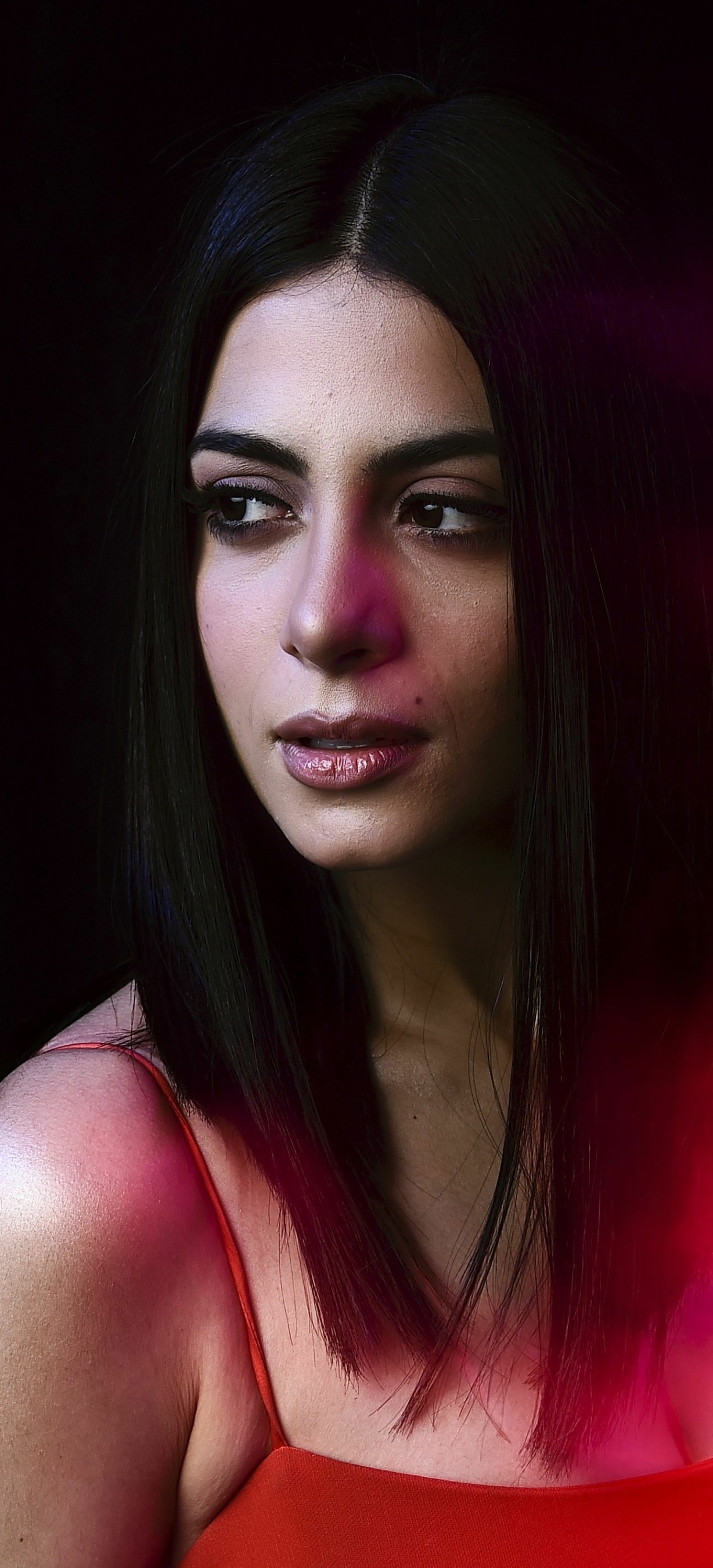 Download mobile wallpaper Brunette, Celebrity, Actress, Emeraude Toubia for free.