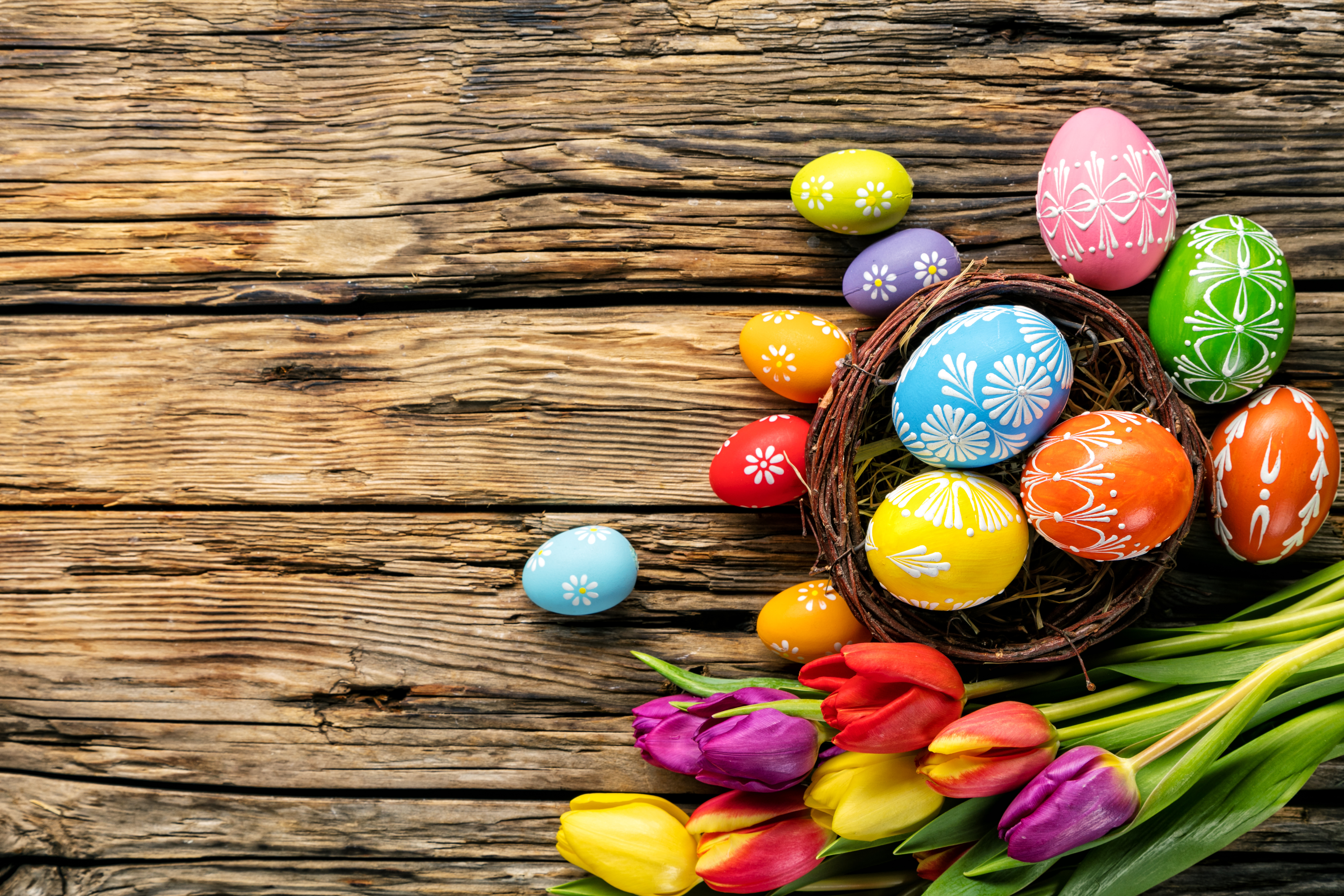 742716 завантажити шпалери великдень, пасхальне яйце, весна, свято, кольори, яйце, квітка, тюльпан - заставки і картинки безкоштовно
