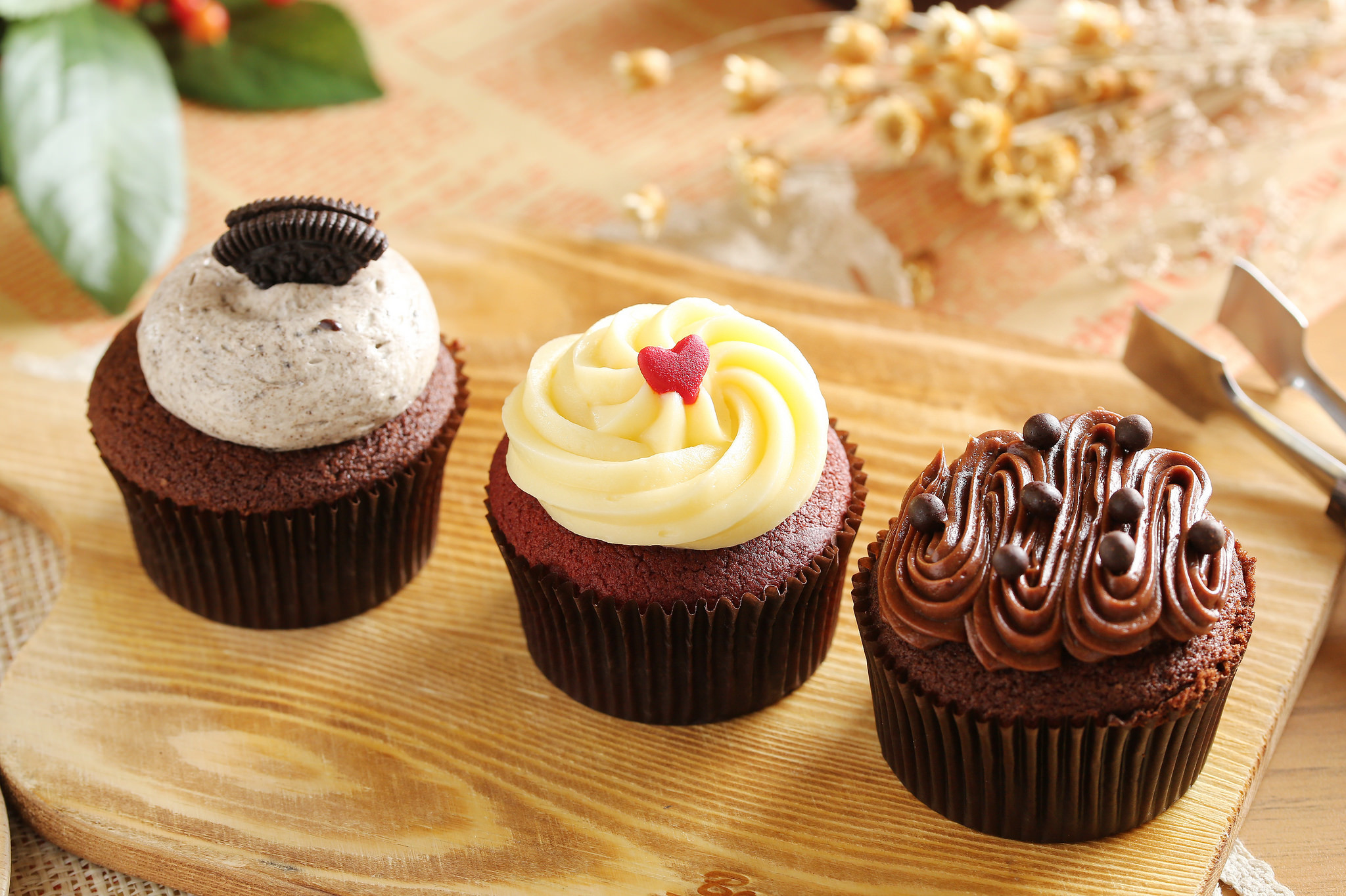 Free download wallpaper Food, Dessert, Chocolate, Cream, Sweets, Cupcake on your PC desktop
