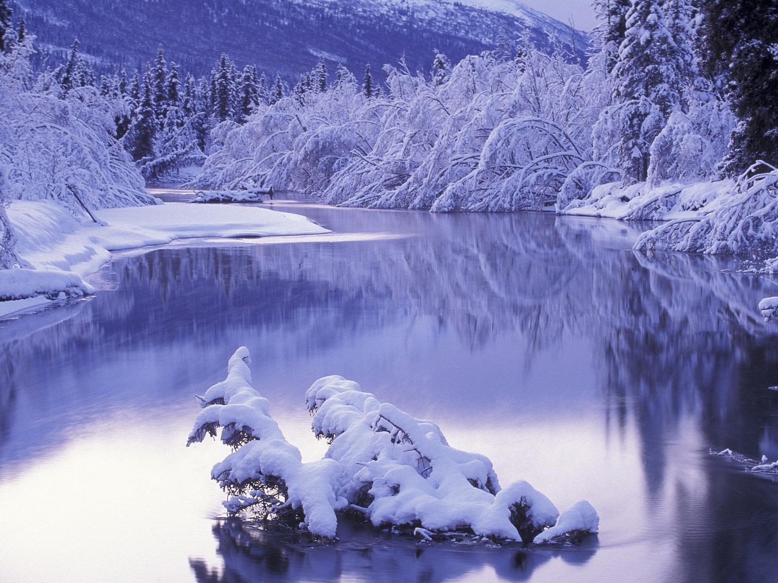 Скачать картинку Река, Снег, Зима, Пейзаж в телефон бесплатно.