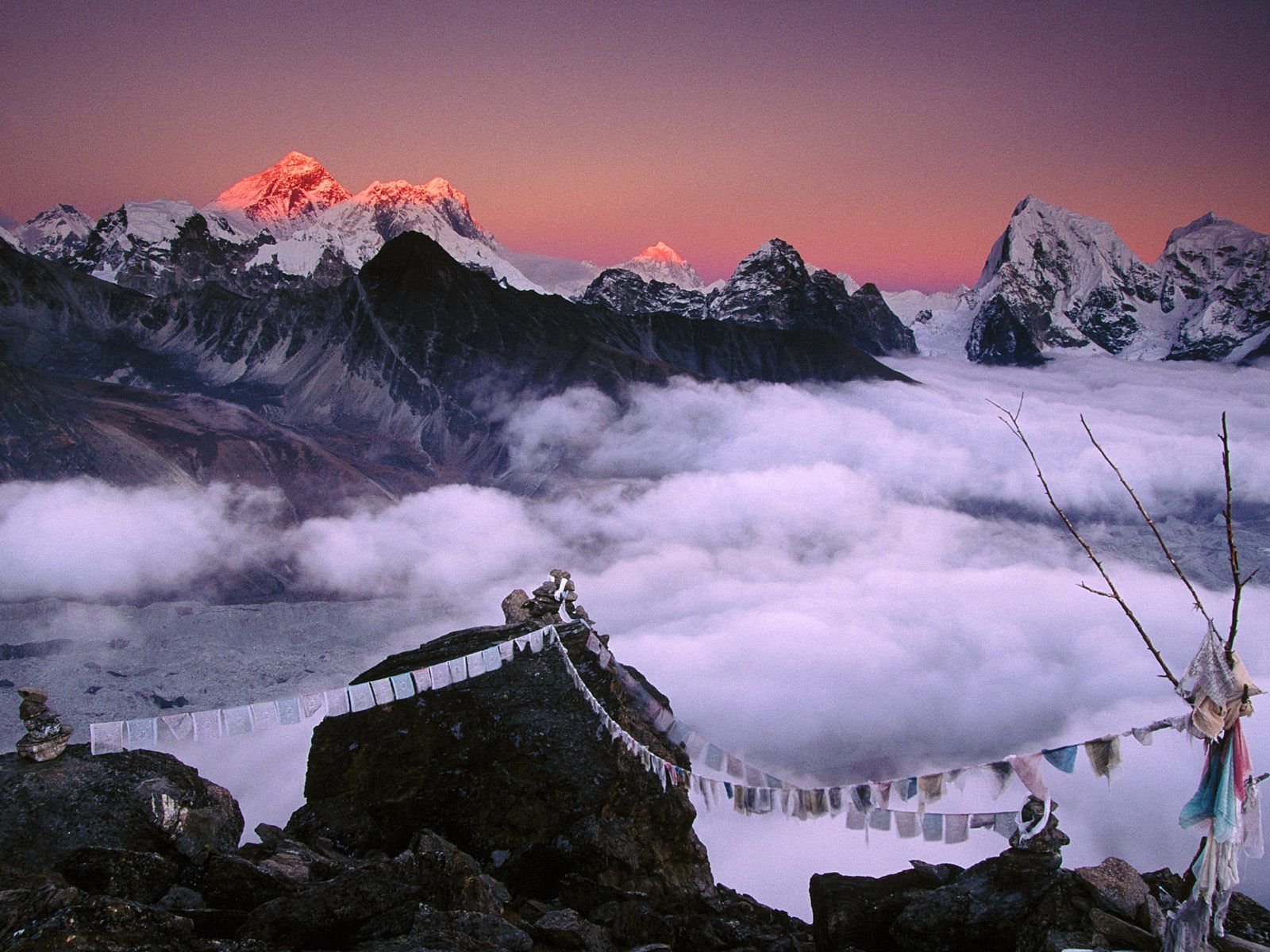 87490 скачать картинку непал, пик, эверест, природа, горы, вершина, веревки, ткань - обои и заставки бесплатно