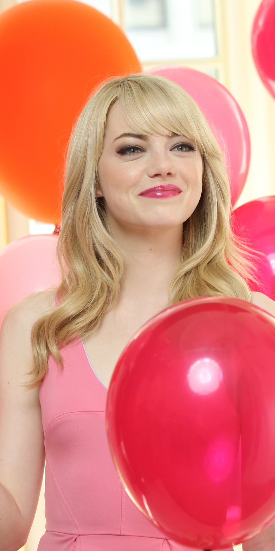 Download mobile wallpaper Emma Stone, Balloon, Blonde, American, Celebrity, Actress, Lipstick, Pink Dress for free.