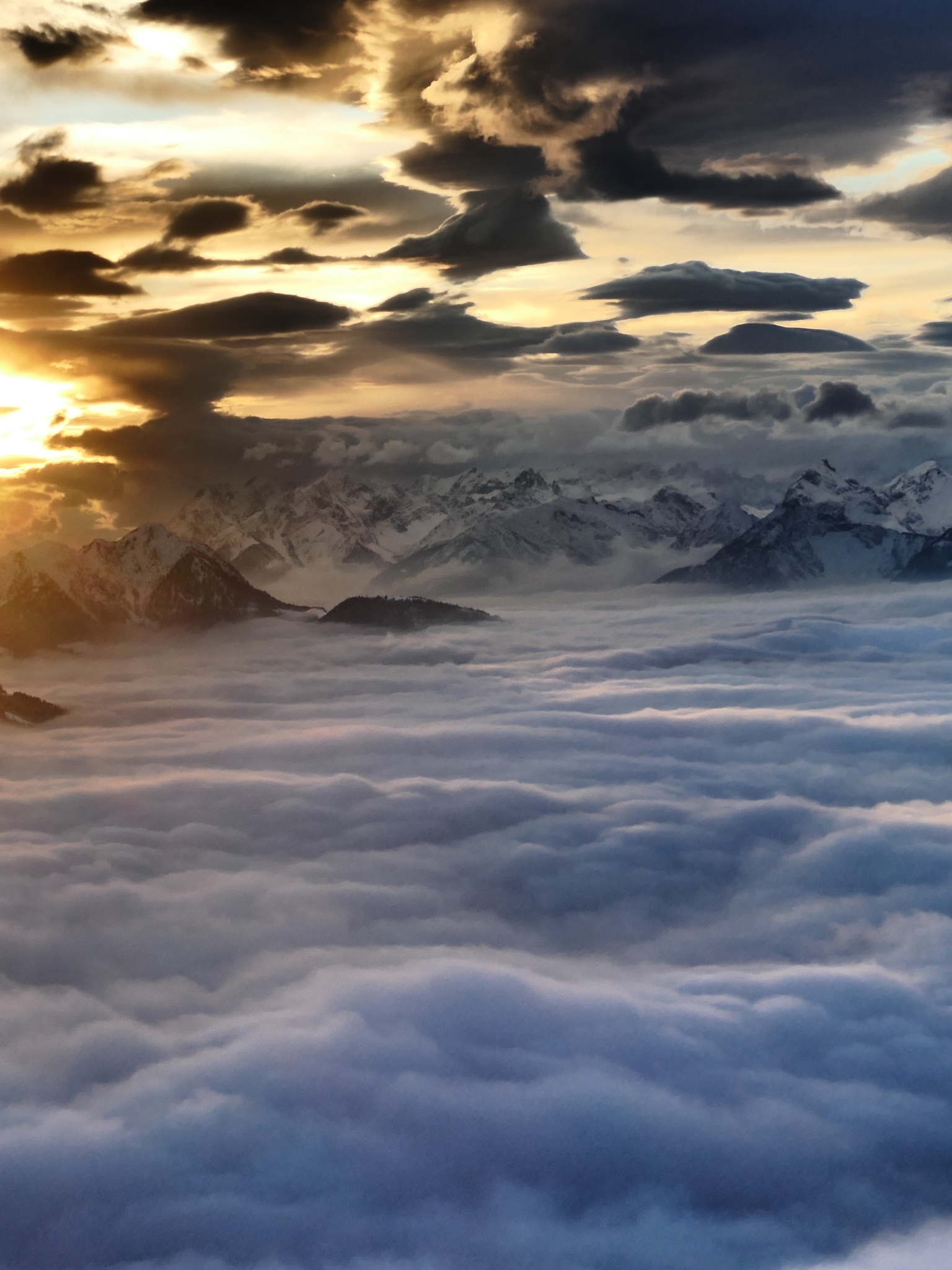 Скачати мобільні шпалери Гора, Австрія, Земля, Вечір, Хмара, Антена, Захід Сонця безкоштовно.