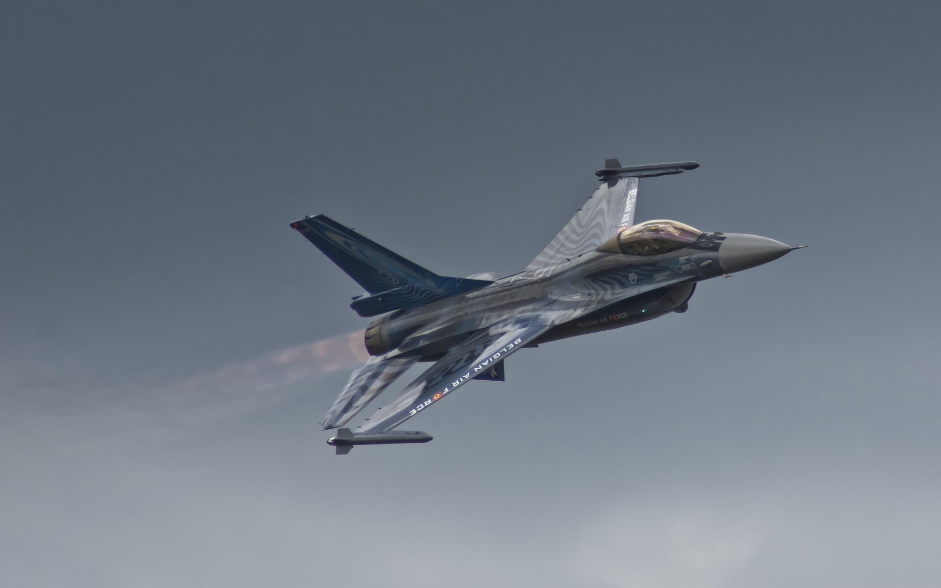 Завантажити шпалери безкоштовно Військовий, General Dynamics F 16 Fighting Falcon, Реактивні Винищувачі картинка на робочий стіл ПК