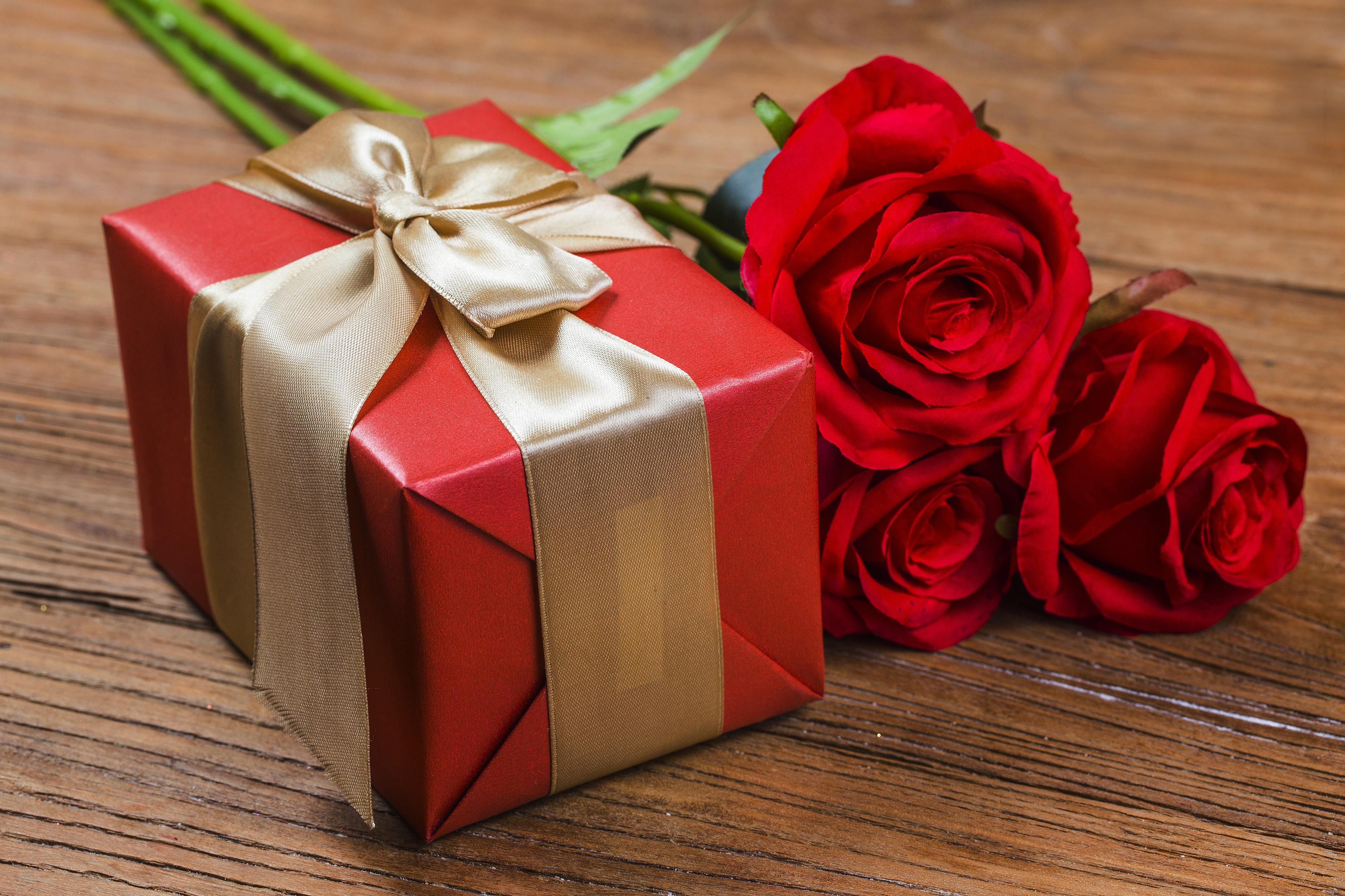 Завантажити шпалери безкоштовно Квітка, Різне, Роза, Подарунок, Червона Троянда картинка на робочий стіл ПК
