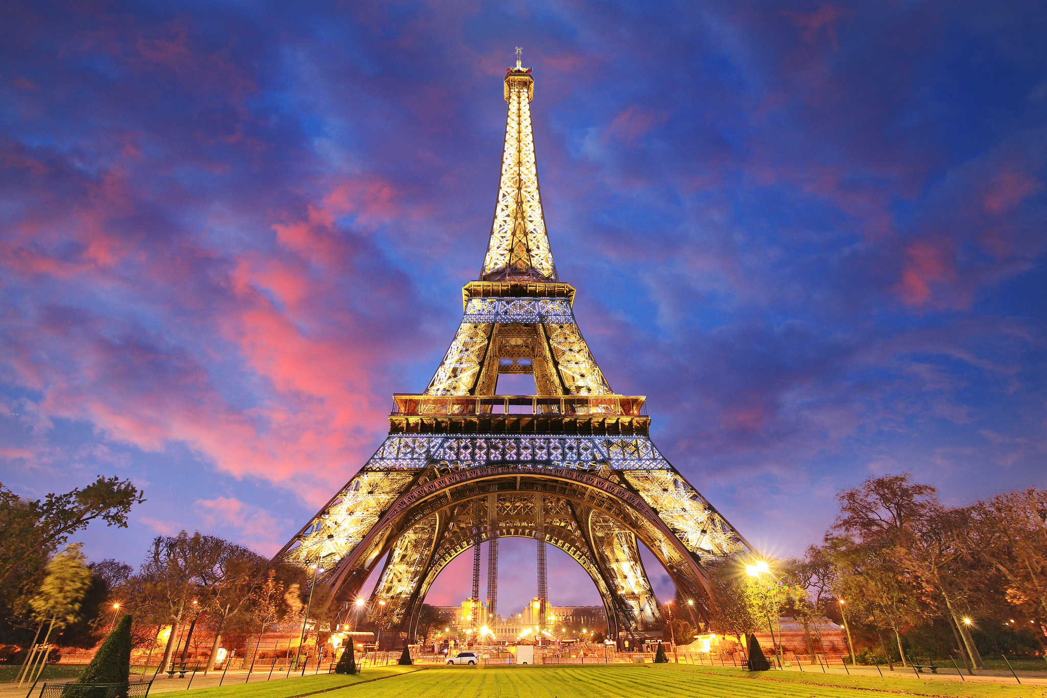 Download mobile wallpaper Sunset, Paris, Eiffel Tower, Monuments, Man Made for free.