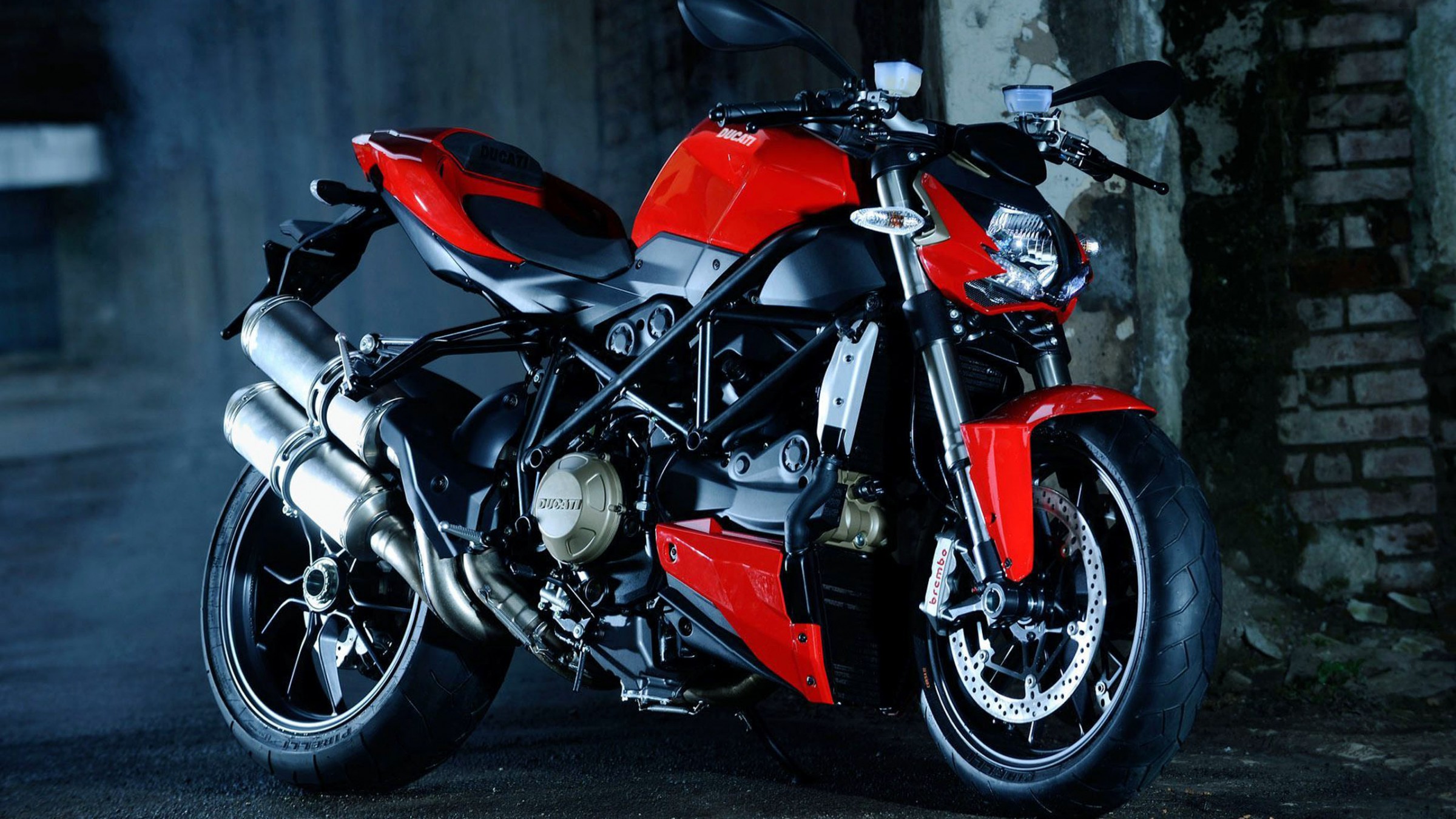 Популярні заставки і фони Ducati Streetfighter на комп'ютер