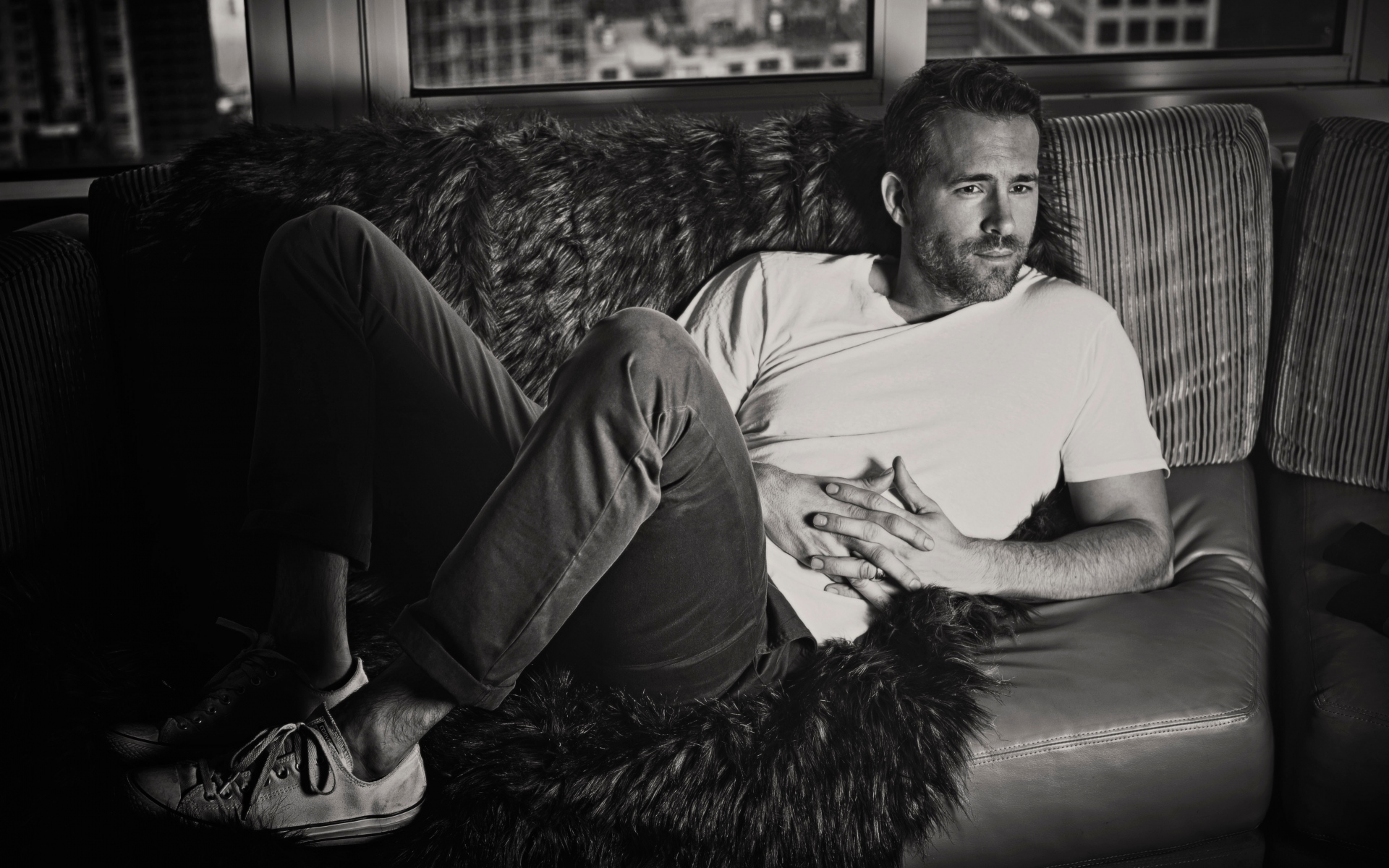 Free download wallpaper Ryan Reynolds, Celebrity, Black & White, Actor on your PC desktop