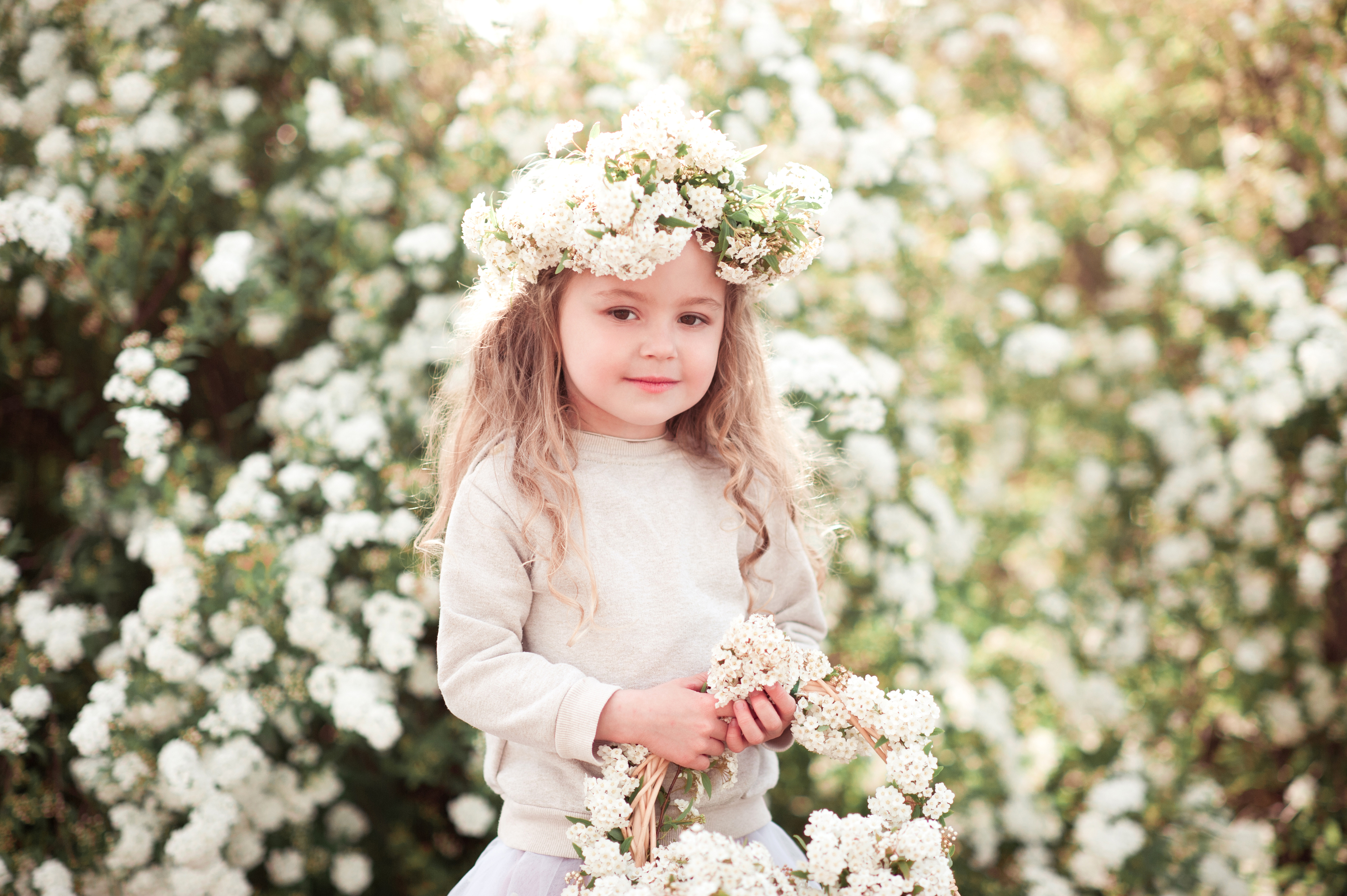 Free download wallpaper Bokeh, Child, Blonde, Wreath, Photography, White Flower, Little Girl, Outdoor on your PC desktop