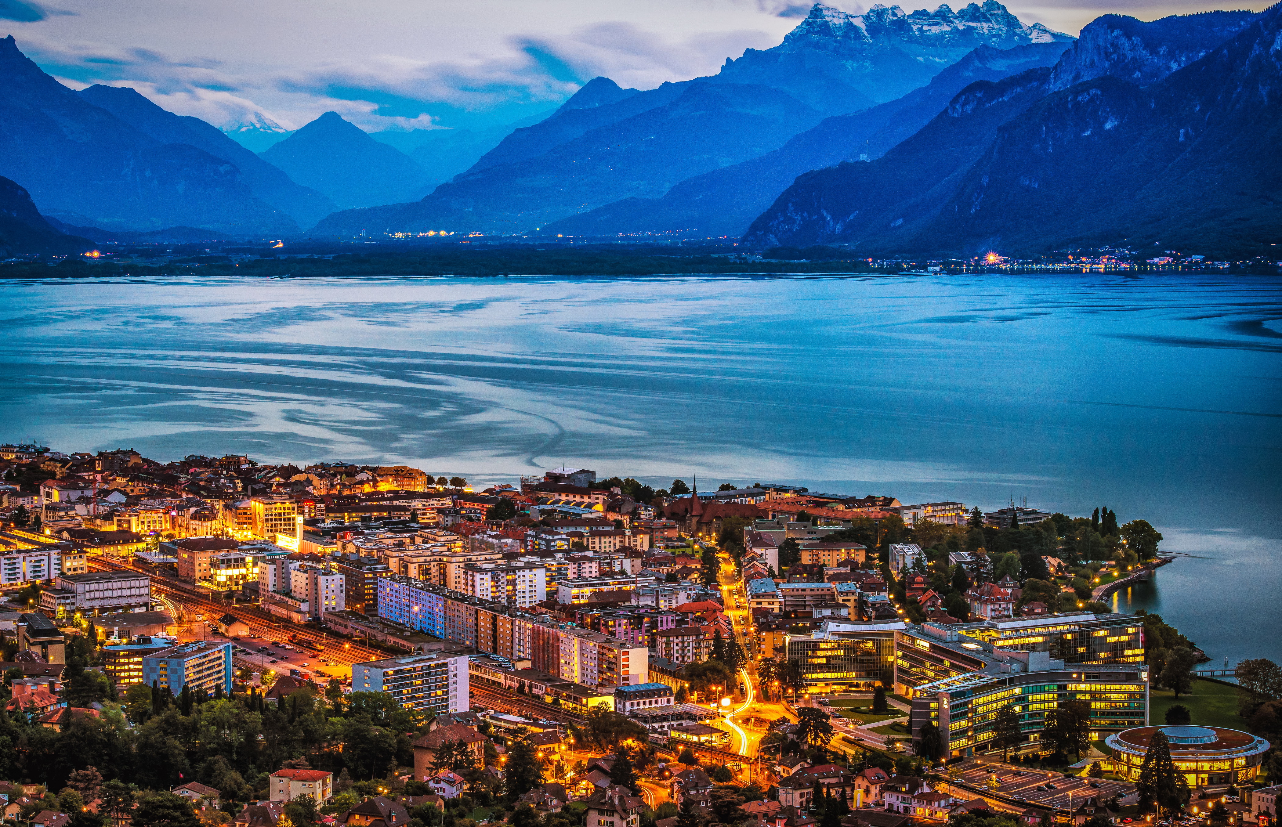 Laden Sie das Seen, Stadt, See, Abend, Schweiz, Gebirge, Fotografie-Bild kostenlos auf Ihren PC-Desktop herunter
