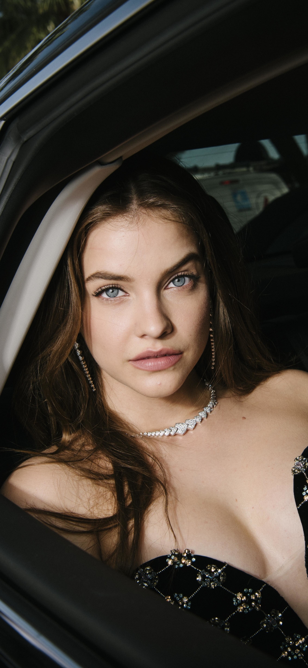 Baixar papel de parede para celular de Olhos Azuis, Morena, Modelo, Celebridade, Cabelo Castanho, Barbara Palvin, Húngaro gratuito.