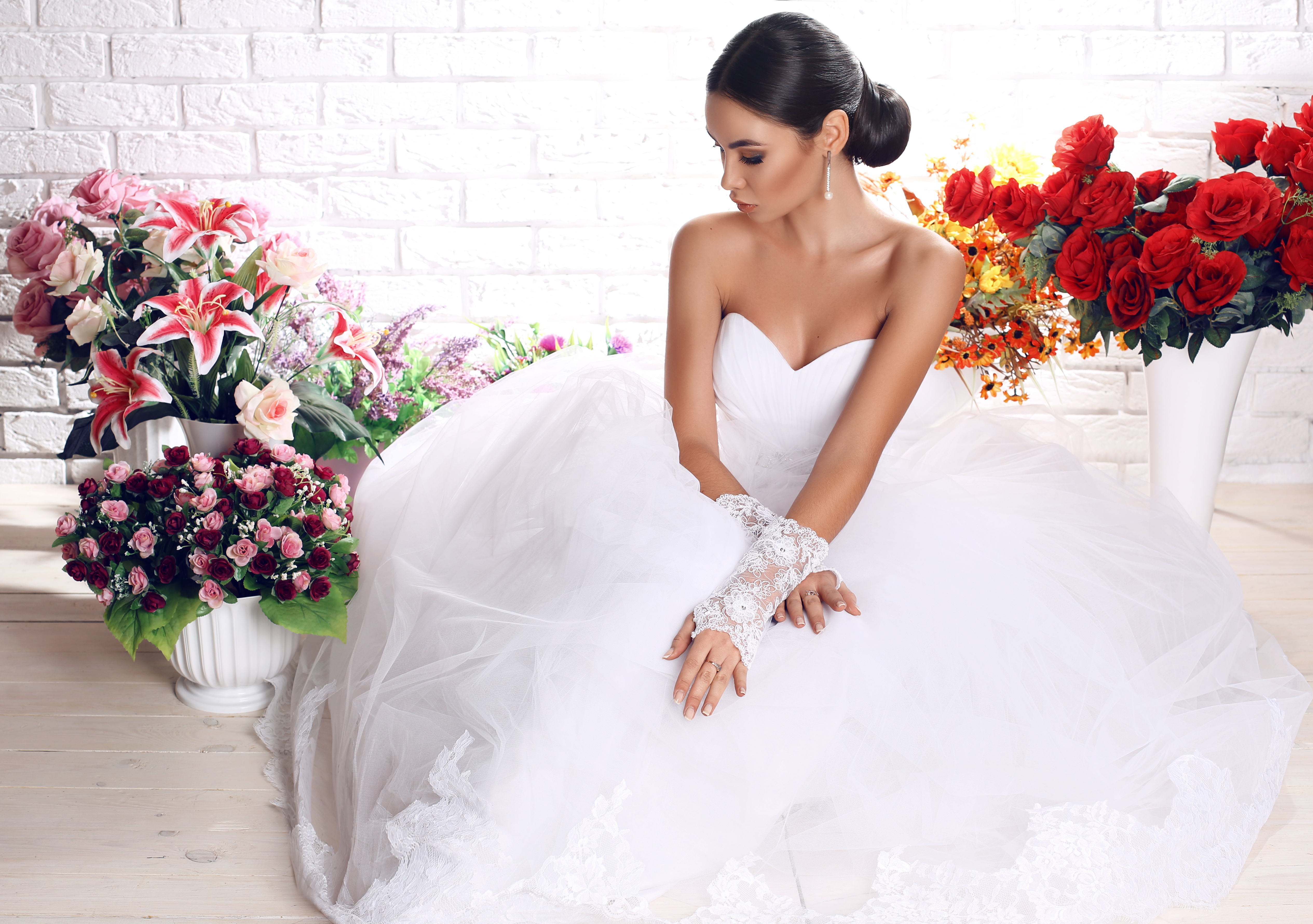 Download mobile wallpaper Flower, Bouquet, Mood, Brunette, Bride, Model, Women, Wedding Dress, White Dress for free.