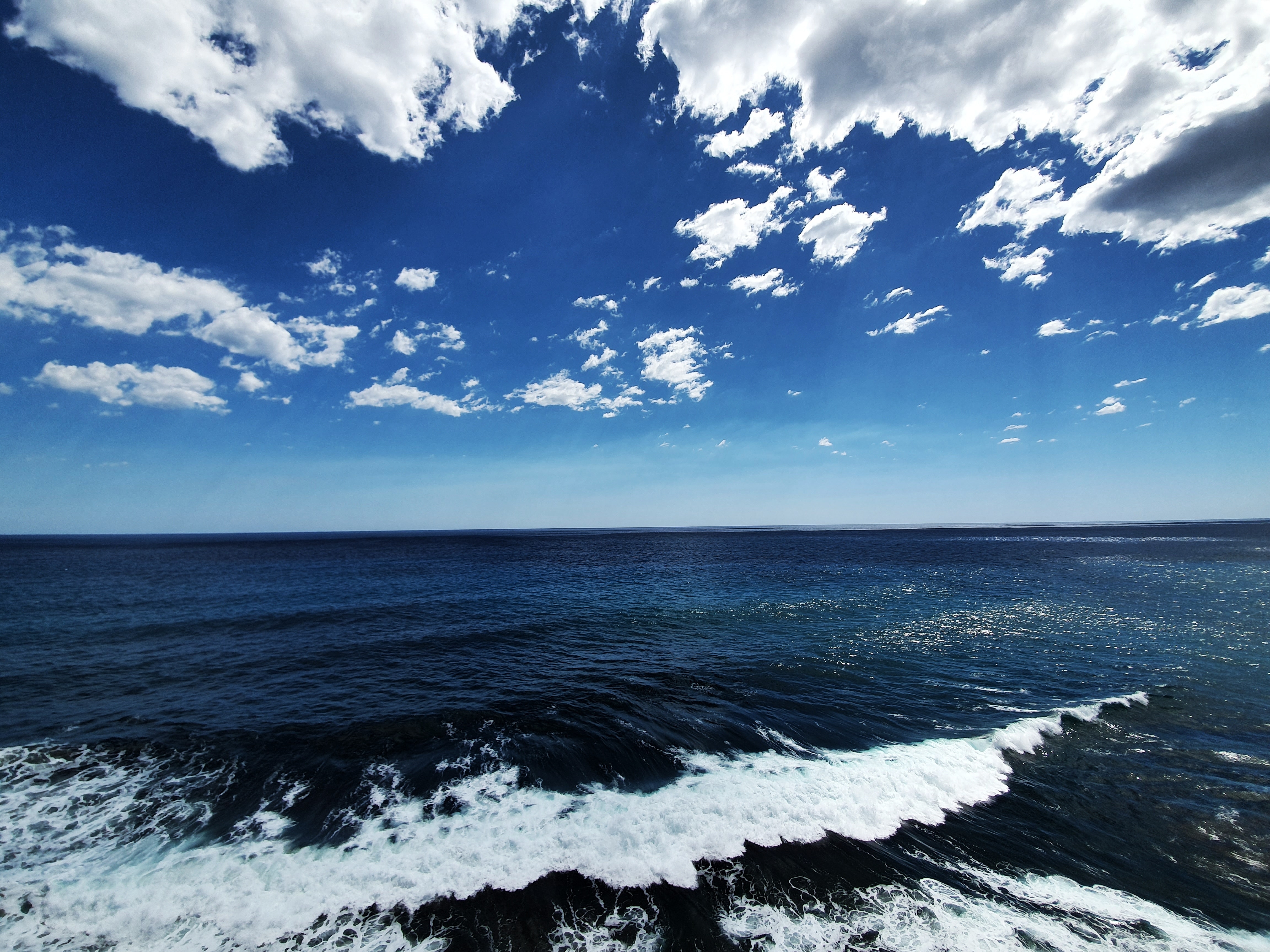 Download mobile wallpaper Sky, Sea, Horizon, Wave, Water, Nature for free.