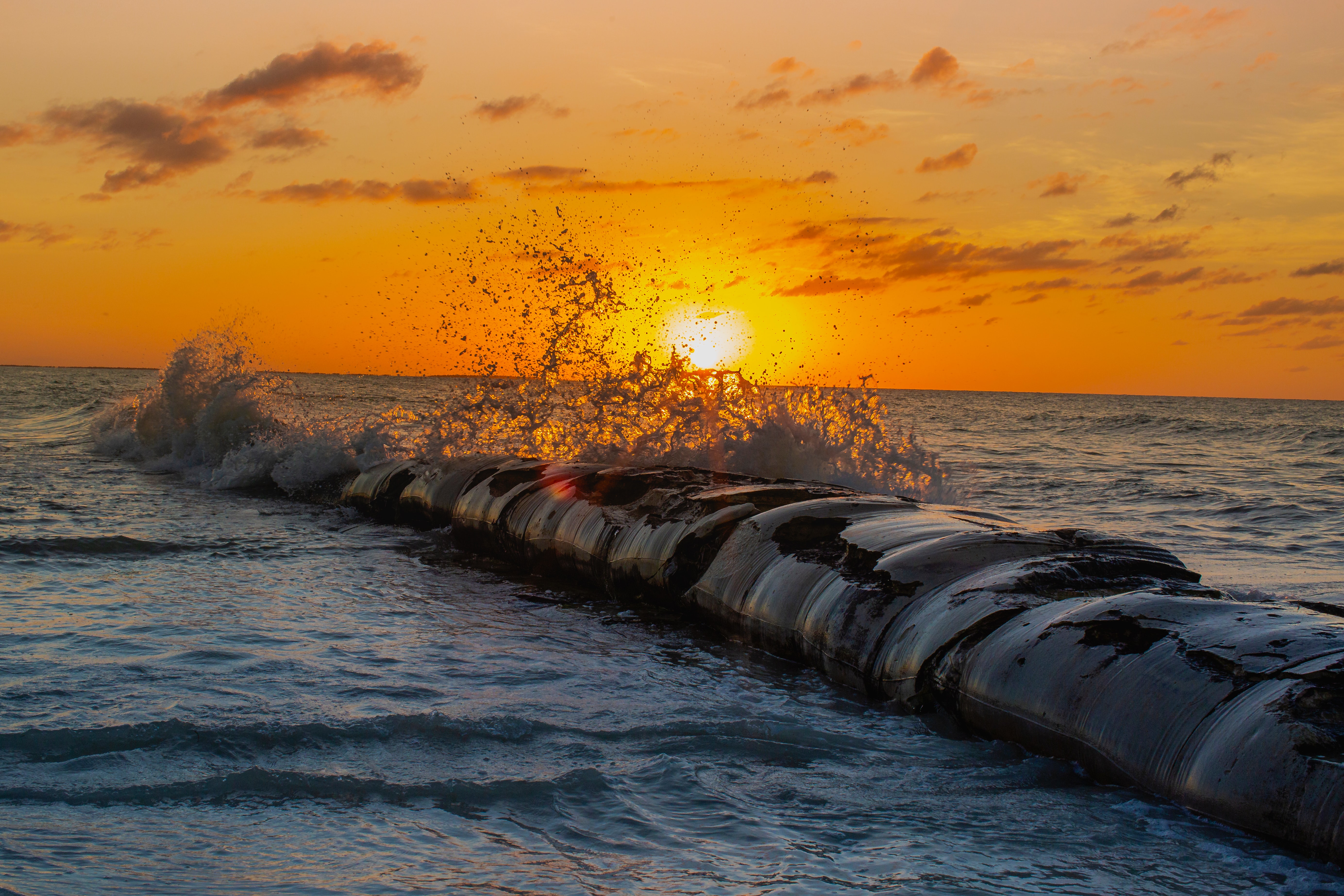 Free download wallpaper Sunset, Sea, Sun, Spray, Waves, Nature on your PC desktop