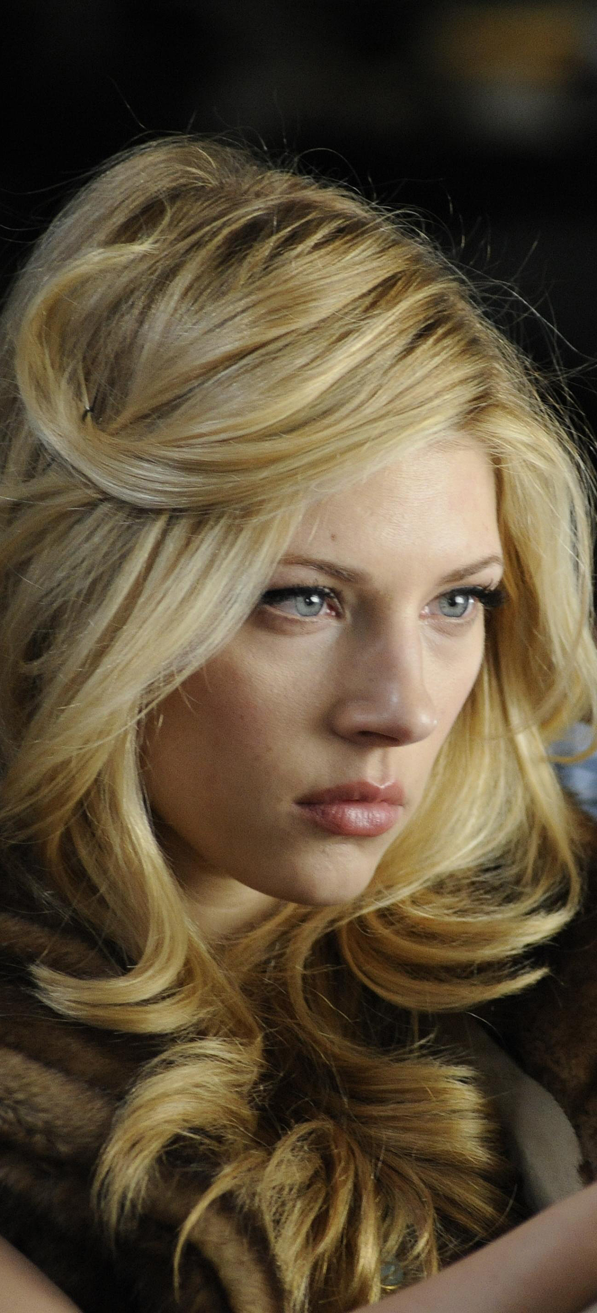 Download mobile wallpaper Blonde, Celebrity, Canadian, Actress, Katheryn Winnick for free.