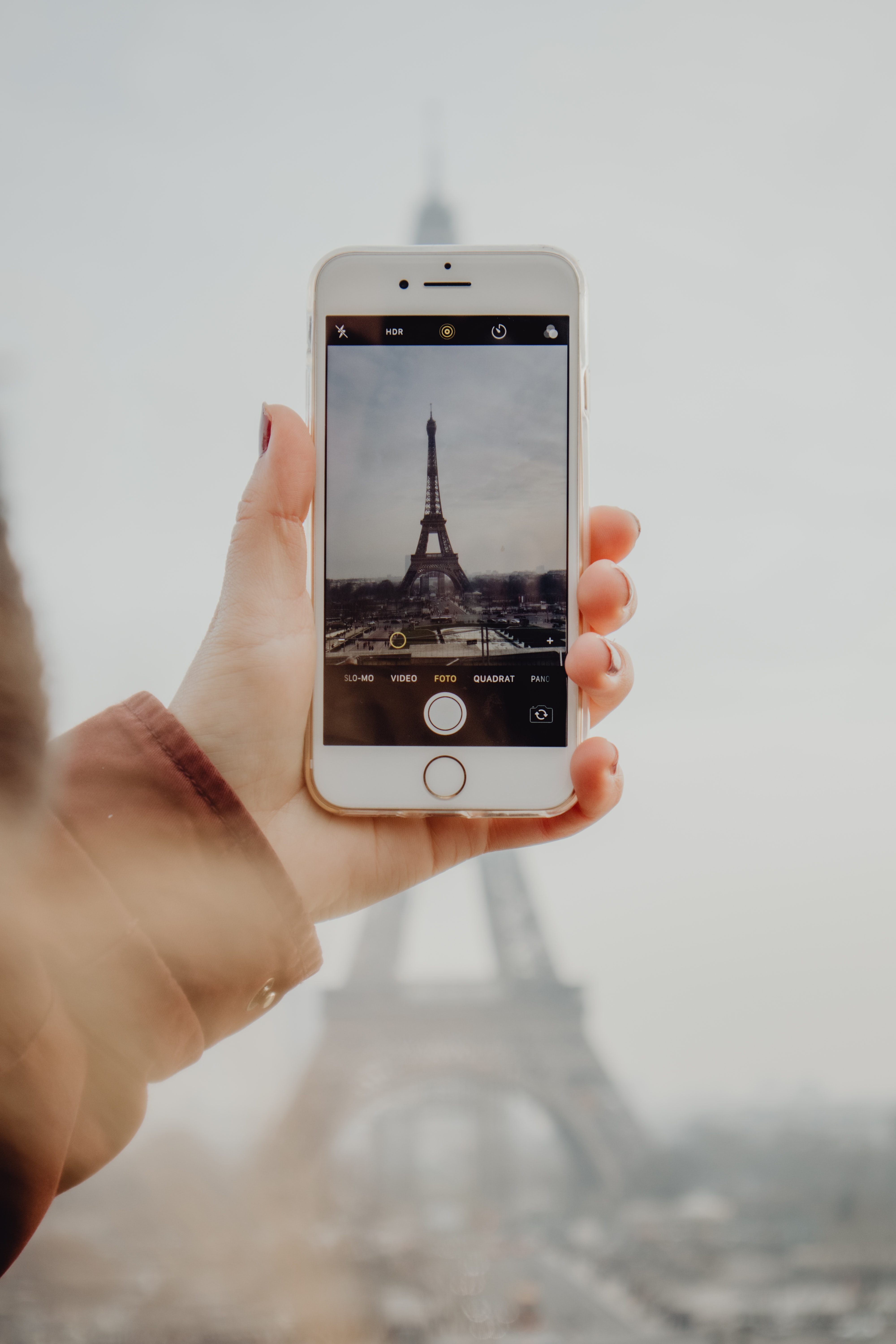 Baixar papel de parede para celular de Miscelânea, Variado, Torre, Telefone, Mão, Paris gratuito.